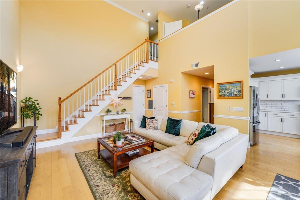 769 MONTGOMERY ST Unit: 215