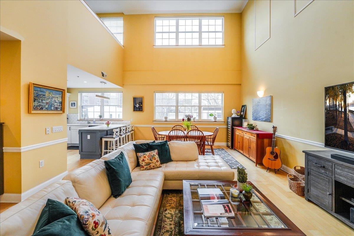 769 MONTGOMERY ST Unit: 215