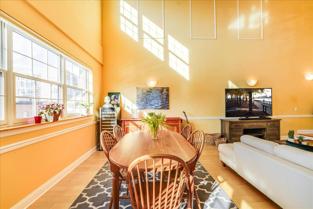 769 MONTGOMERY ST Unit: 215