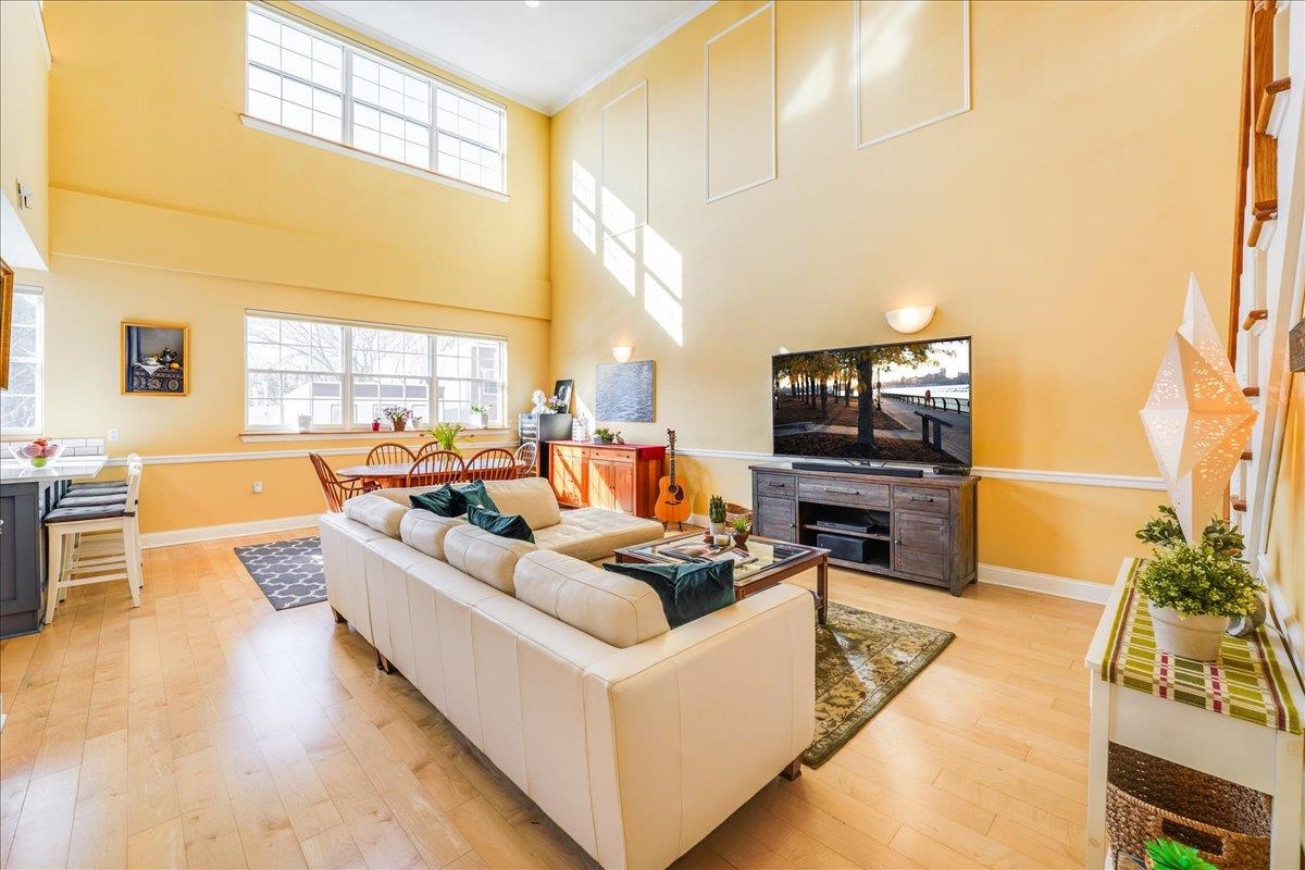 769 MONTGOMERY ST Unit: 215