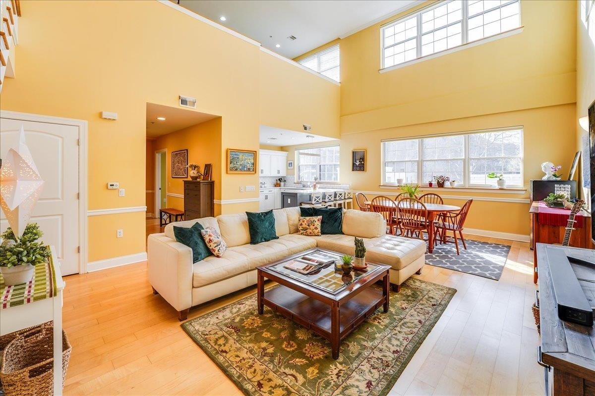 769 MONTGOMERY ST Unit: 215