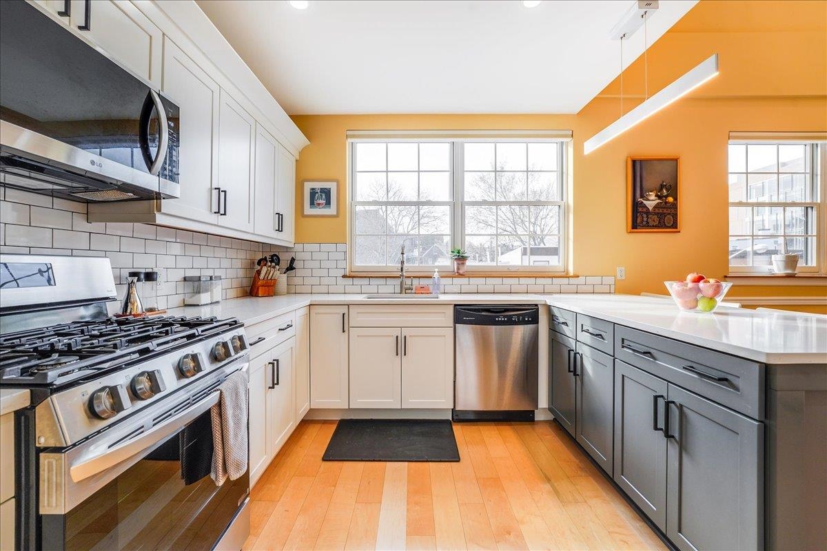 769 MONTGOMERY ST Unit: 215