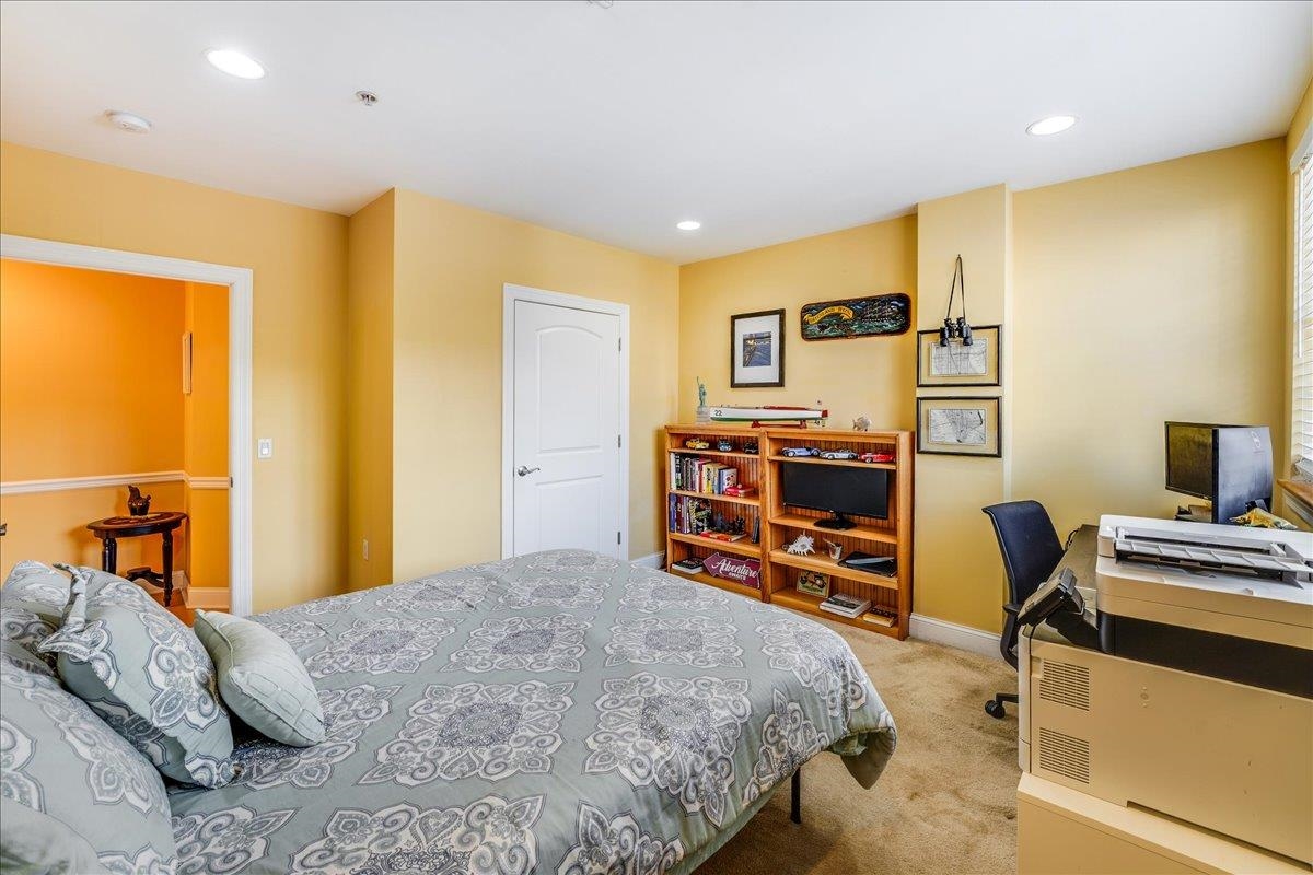 769 MONTGOMERY ST Unit: 215
