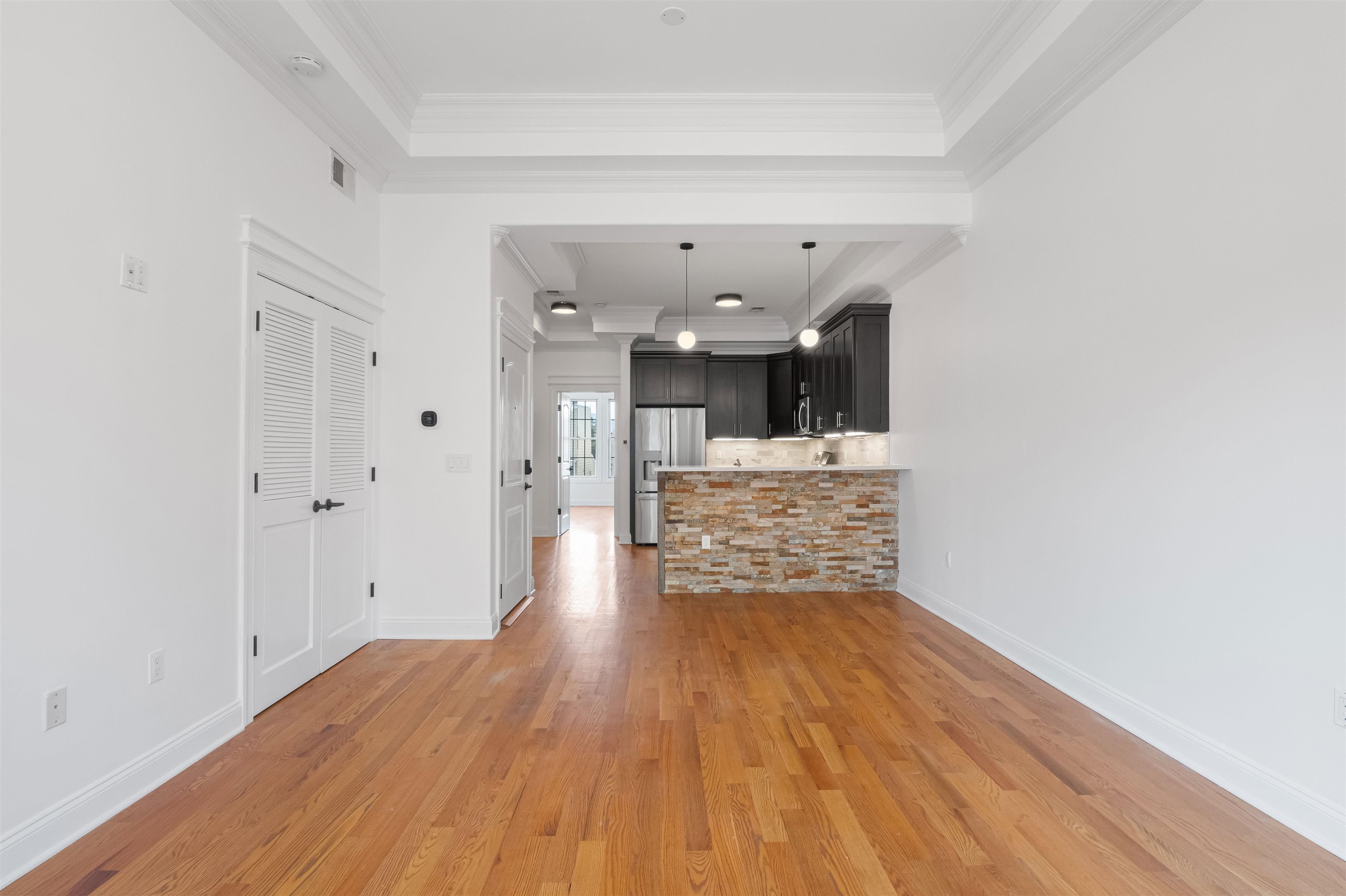 101 LEONARD ST Unit: Floor 2