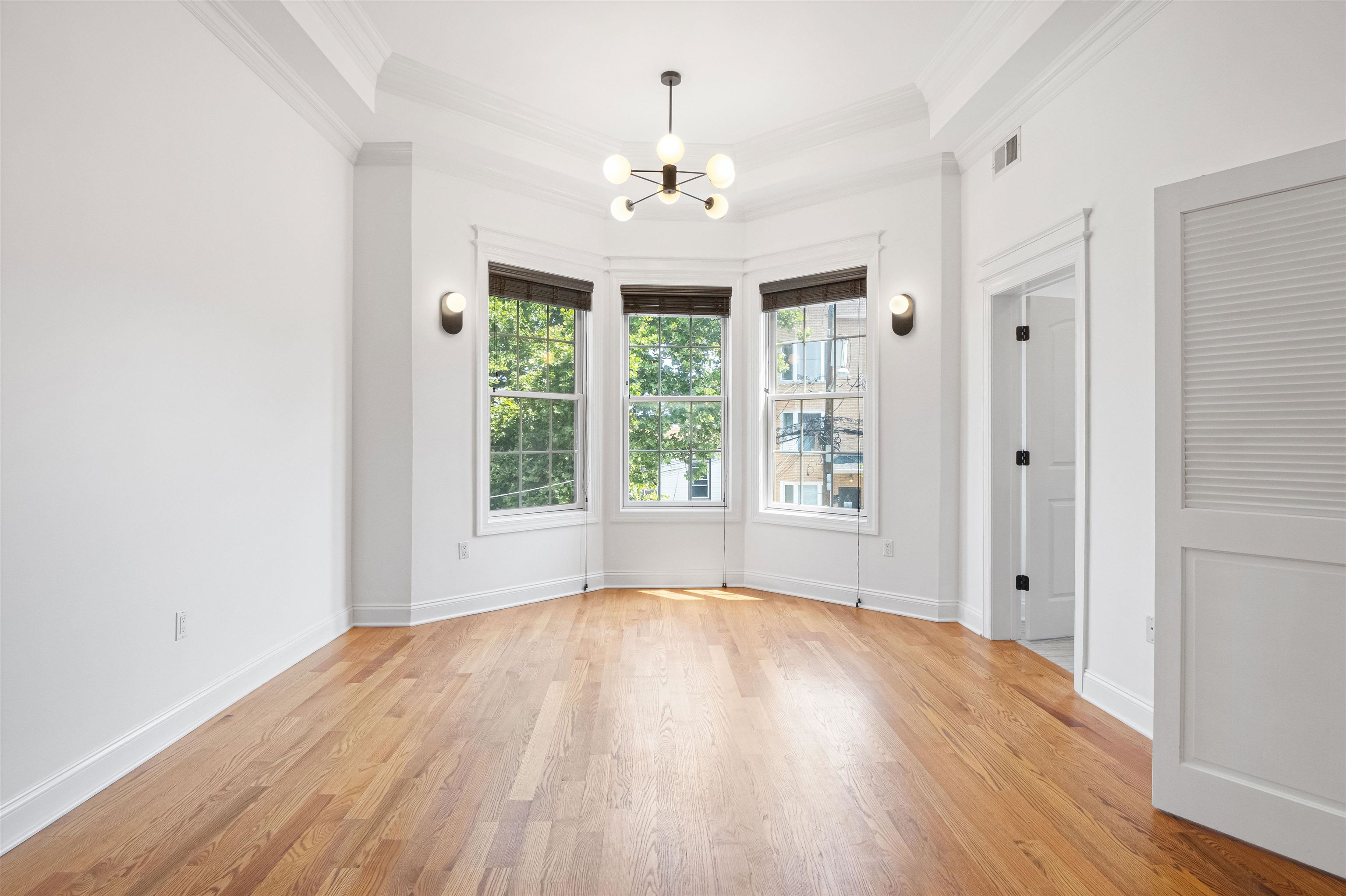 101 LEONARD ST Unit: Floor 2