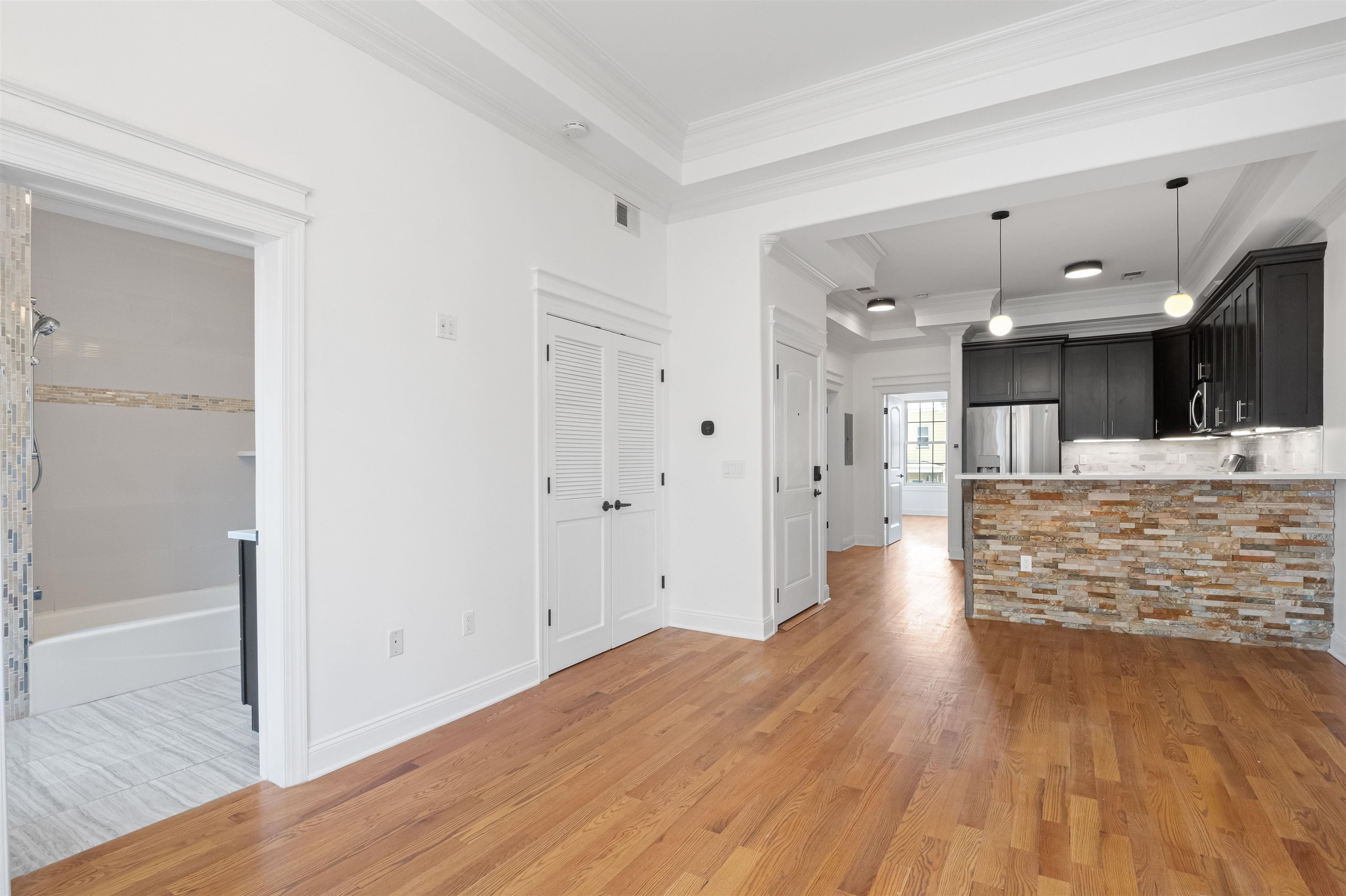 101 LEONARD ST Unit: Floor 2