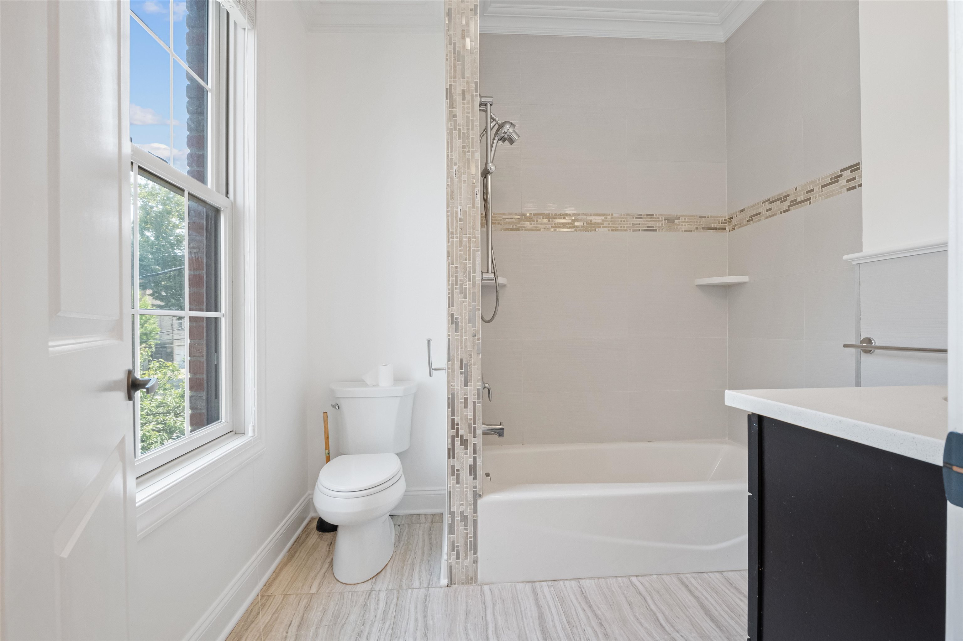 101 LEONARD ST Unit: Floor 2