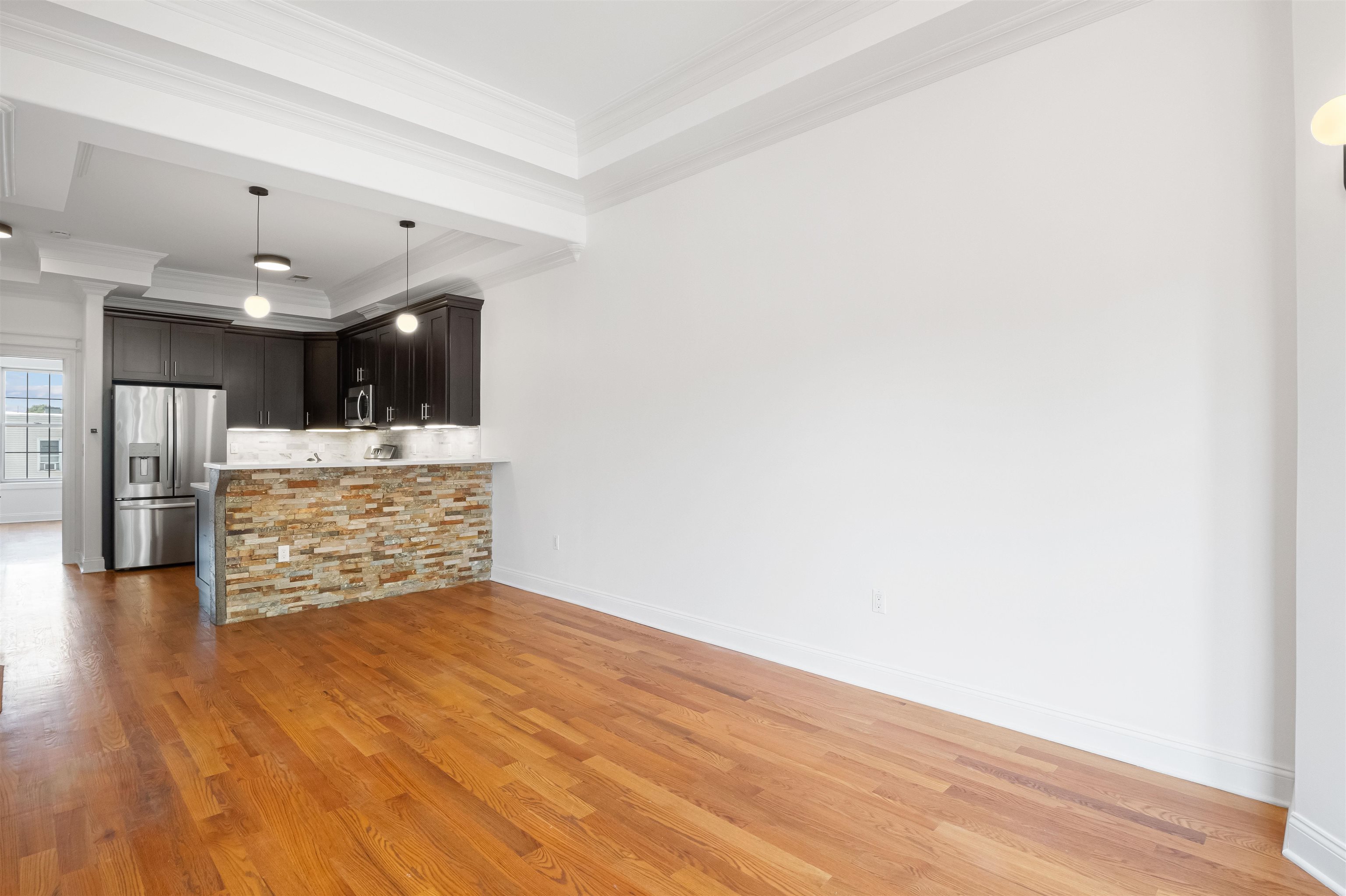 101 LEONARD ST Unit: Floor 2