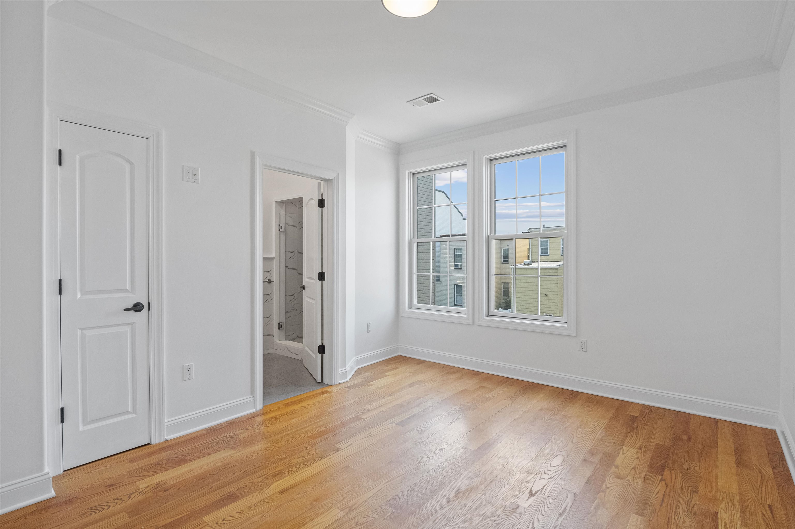 101 LEONARD ST Unit: Floor 2