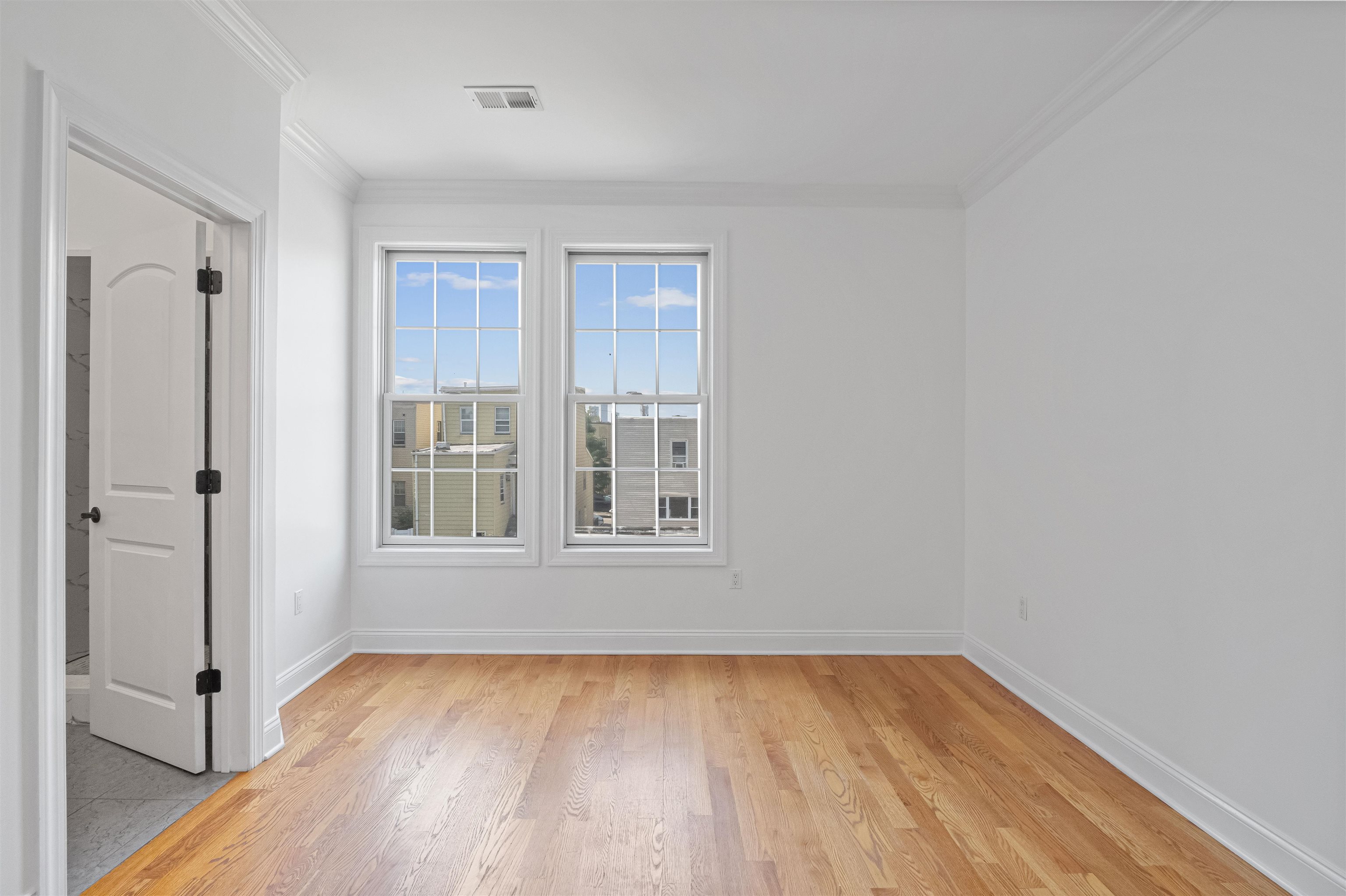 101 LEONARD ST Unit: Floor 2