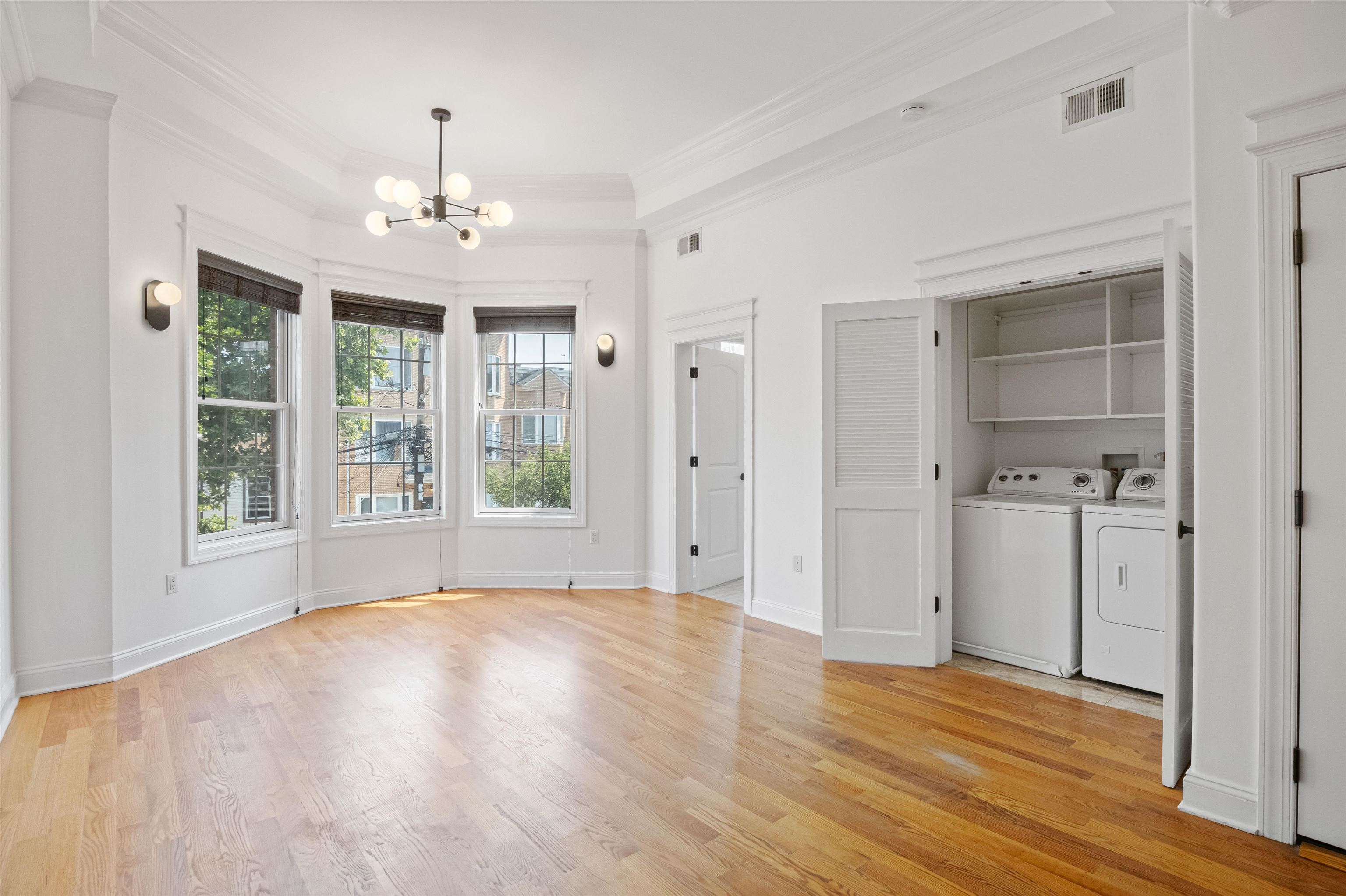 101 LEONARD ST Unit: Floor 2