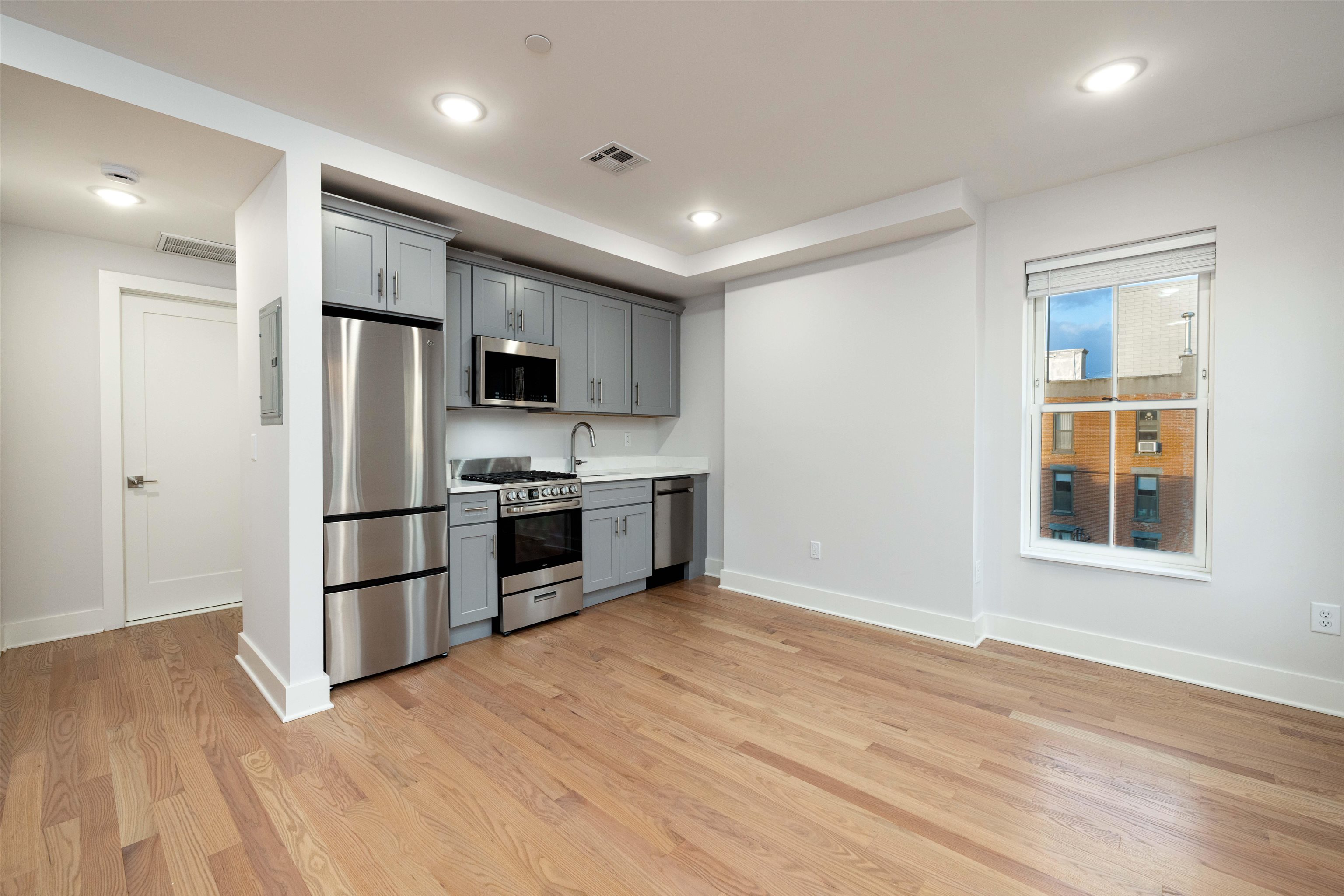 175 CHRISTOPHER COLUMBUS DR Unit: 4B