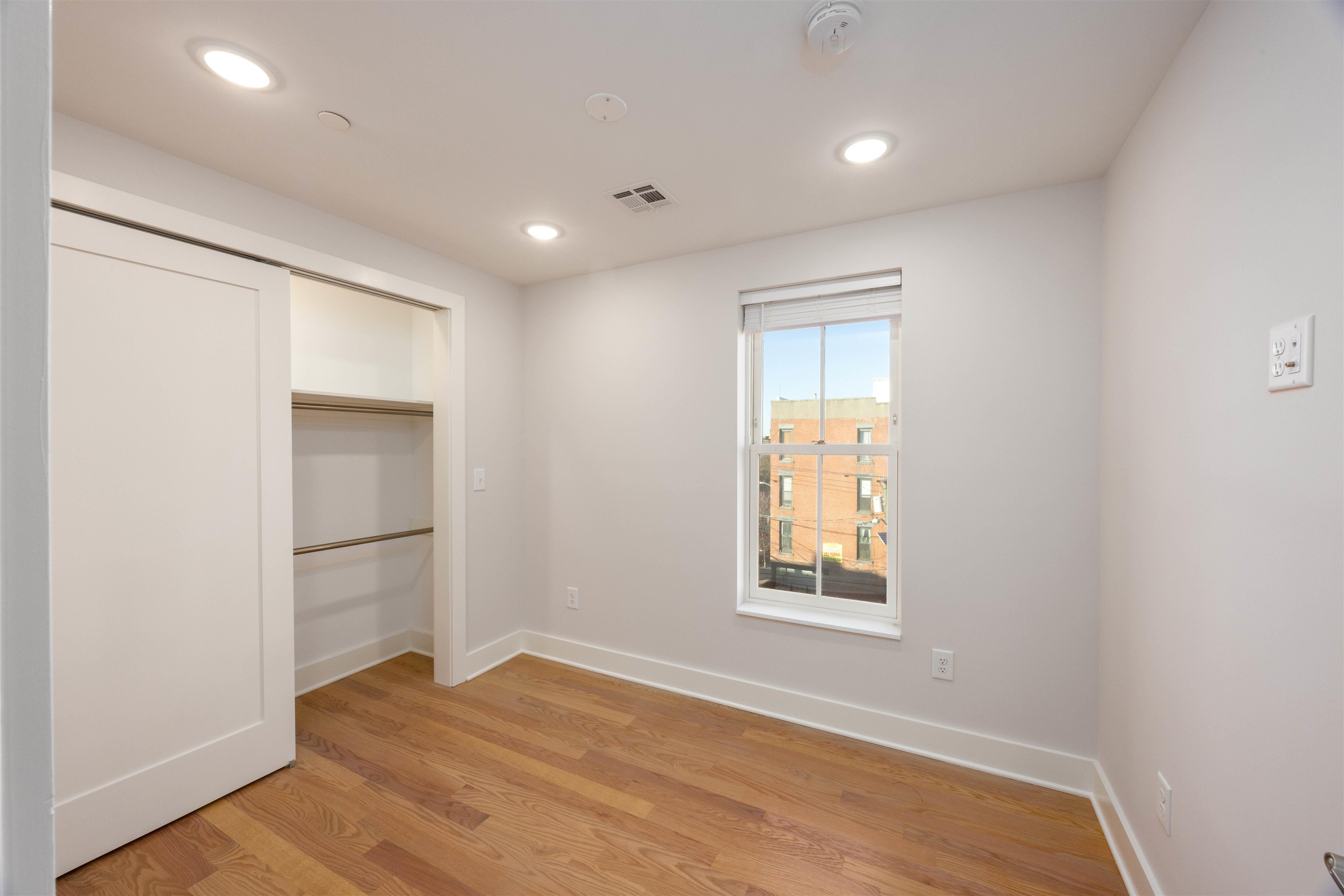 175 CHRISTOPHER COLUMBUS DR Unit: 4B