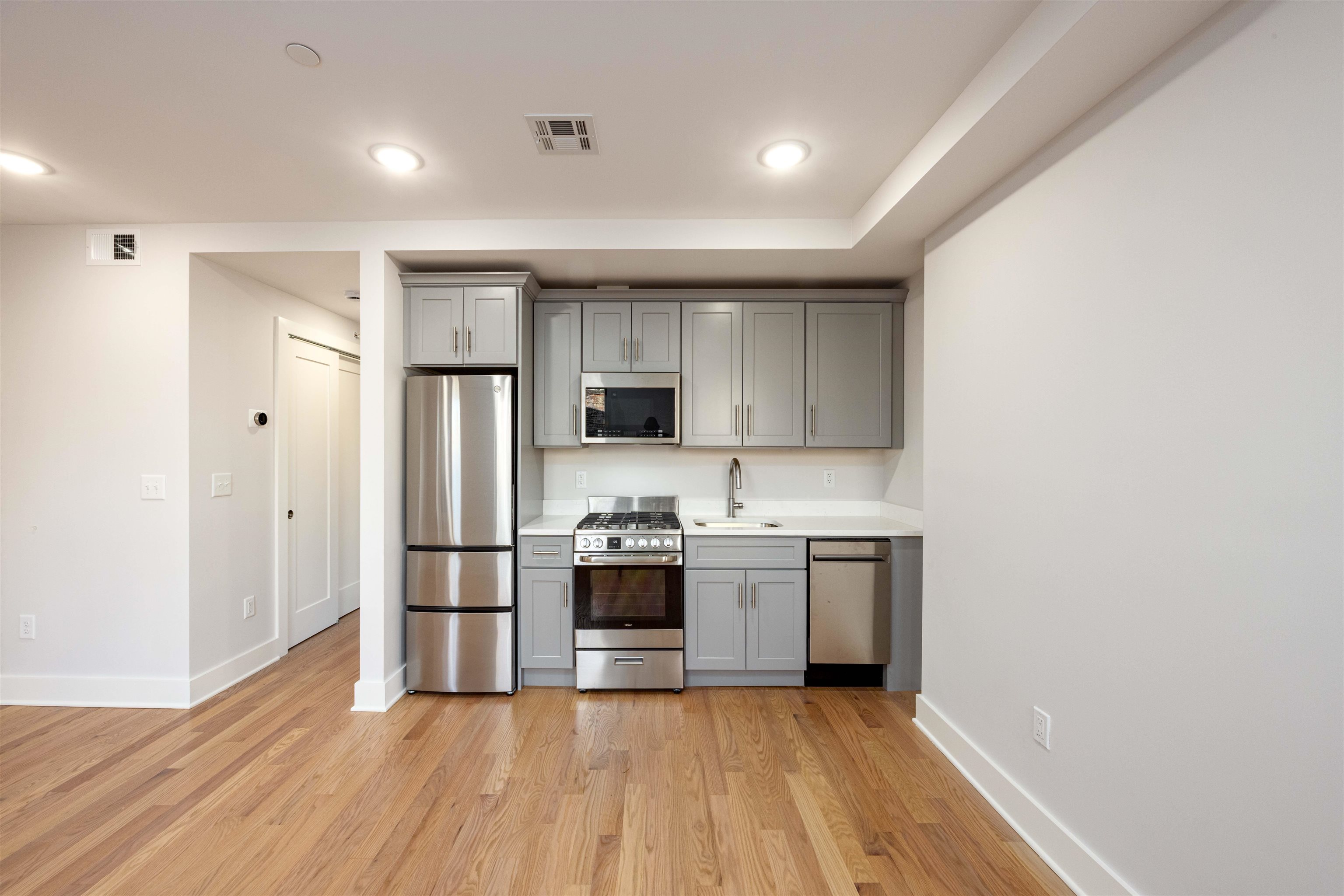 175 CHRISTOPHER COLUMBUS DR Unit: 4B