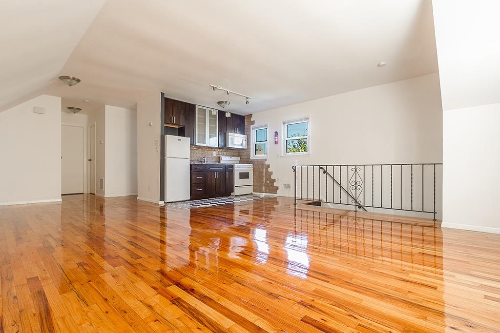 2 PINECREST RD