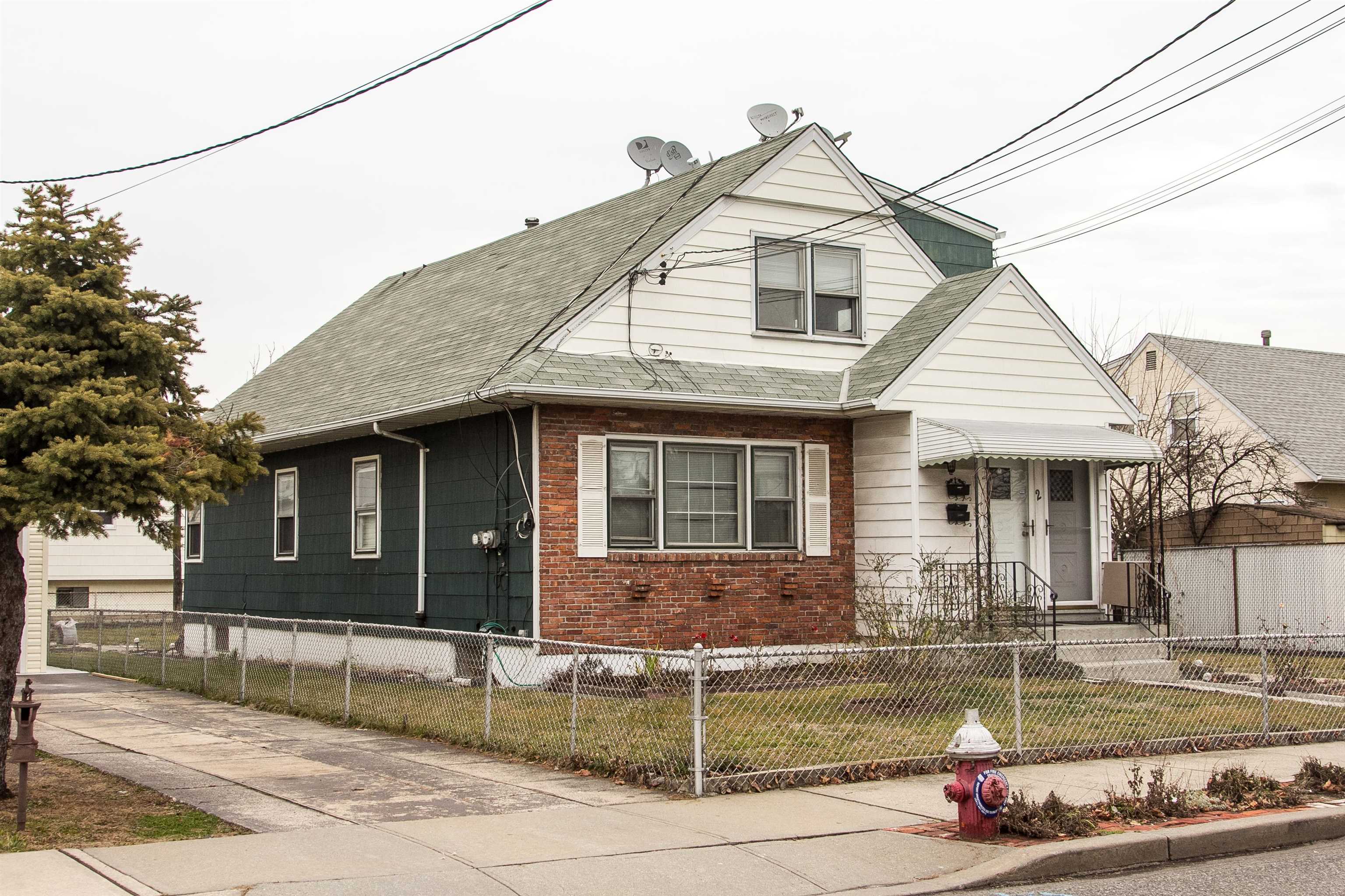 2 PINECREST RD