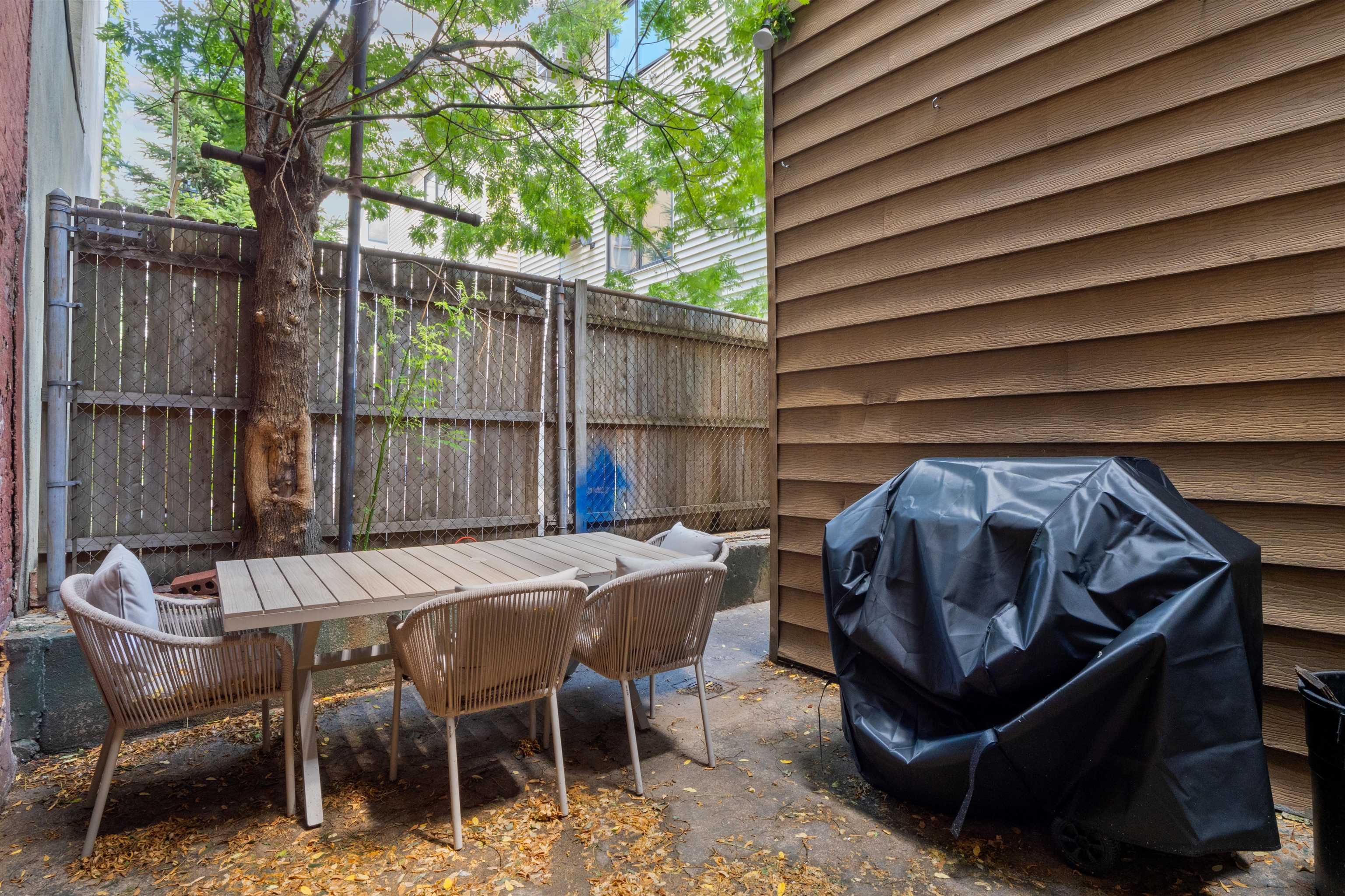 86 GRIFFITH ST Unit: 1