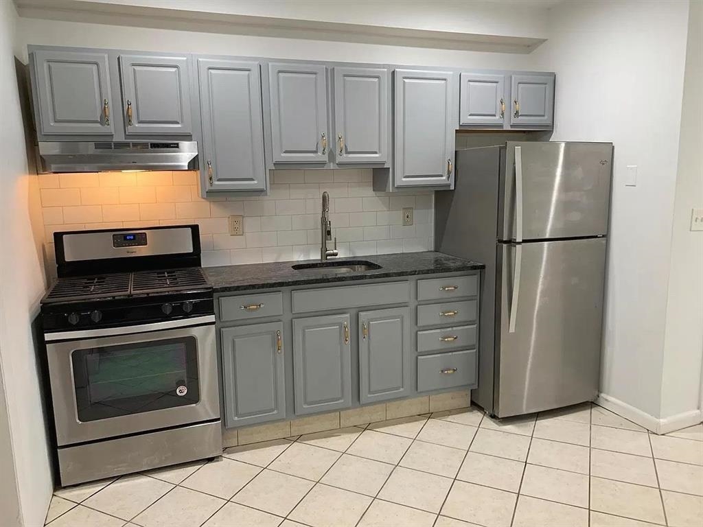 86 GRIFFITH ST Unit: 1