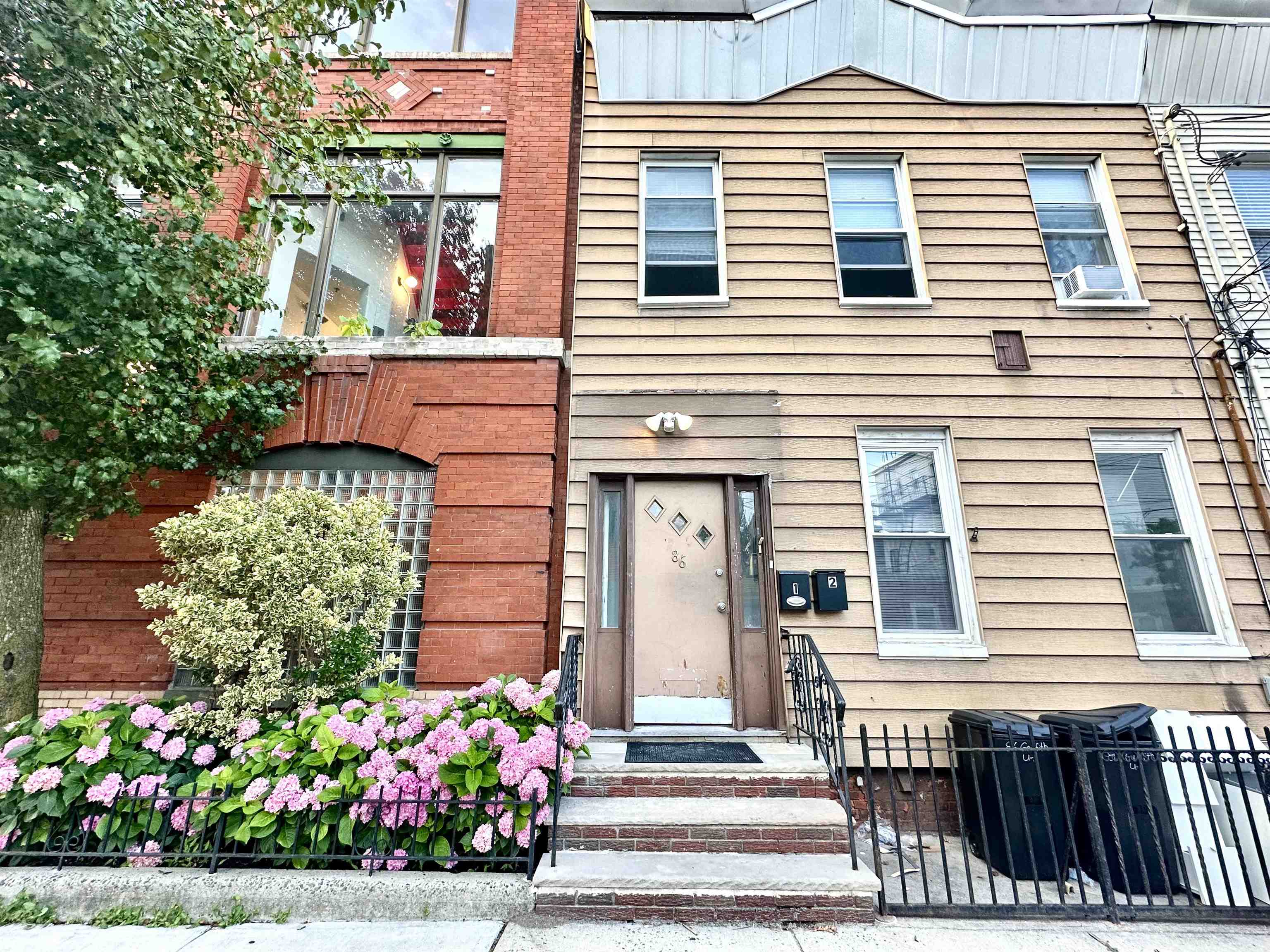 86 GRIFFITH ST Unit: 1
