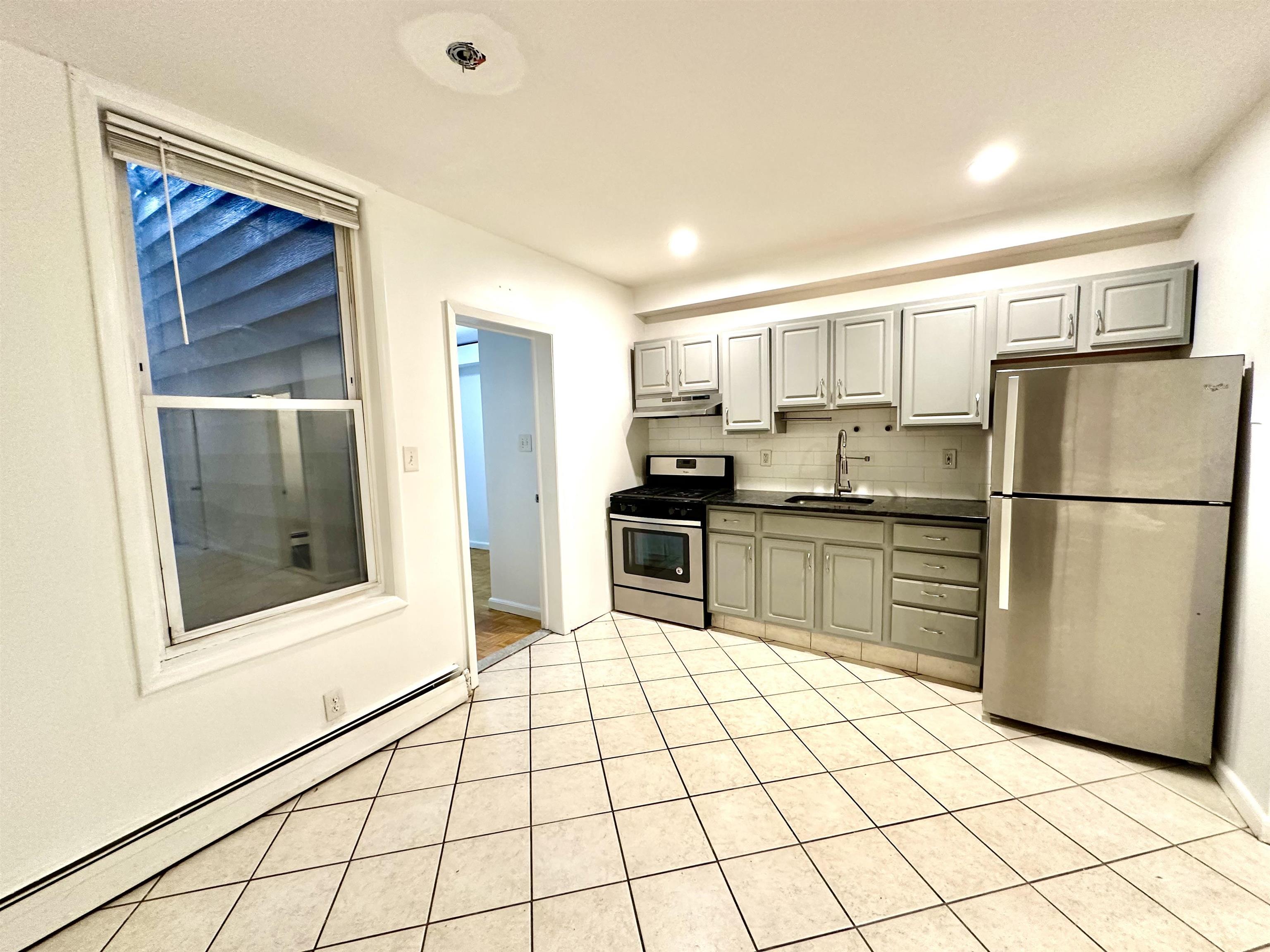 86 GRIFFITH ST Unit: 1