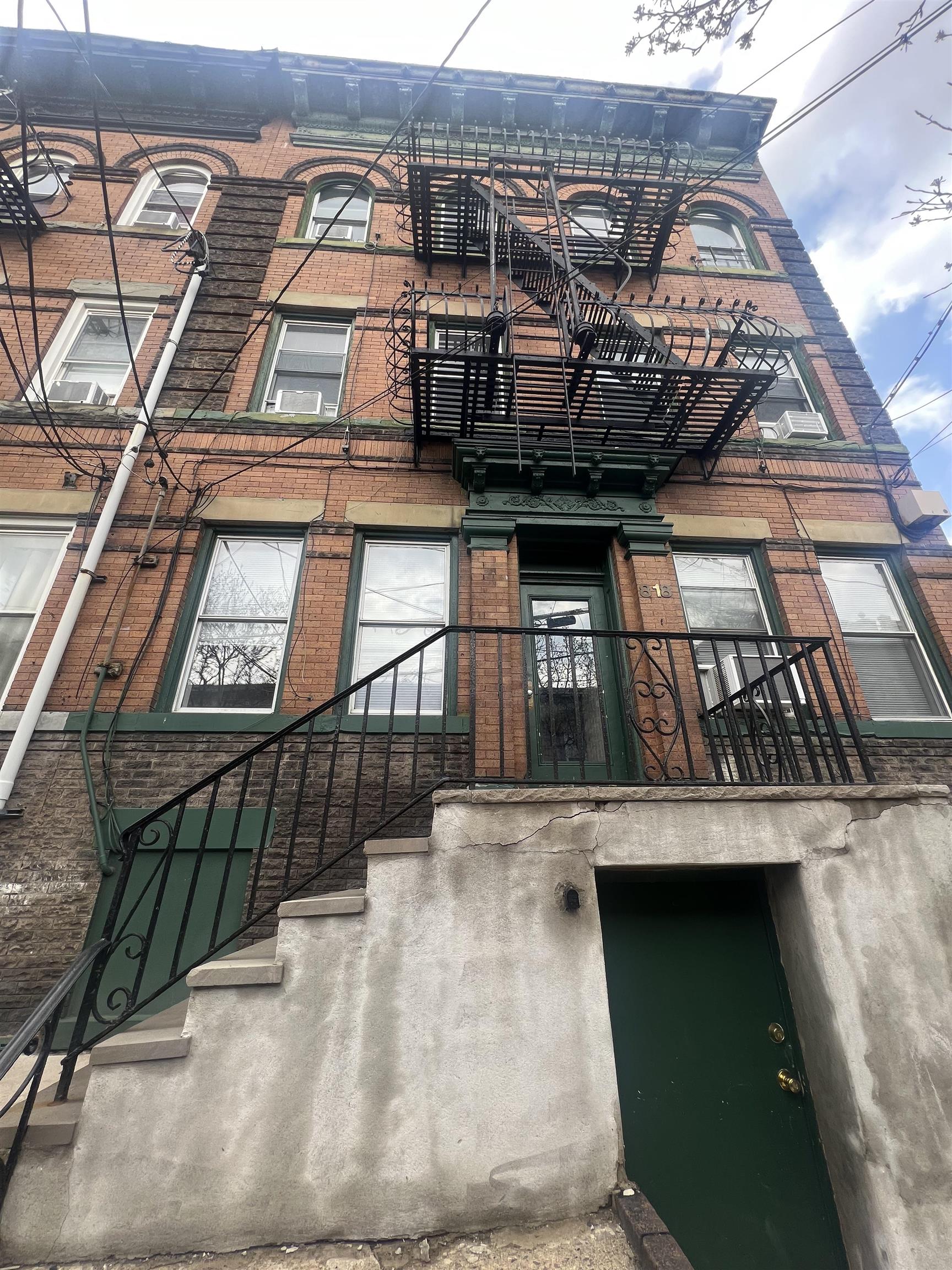 818 27TH ST Unit: 3