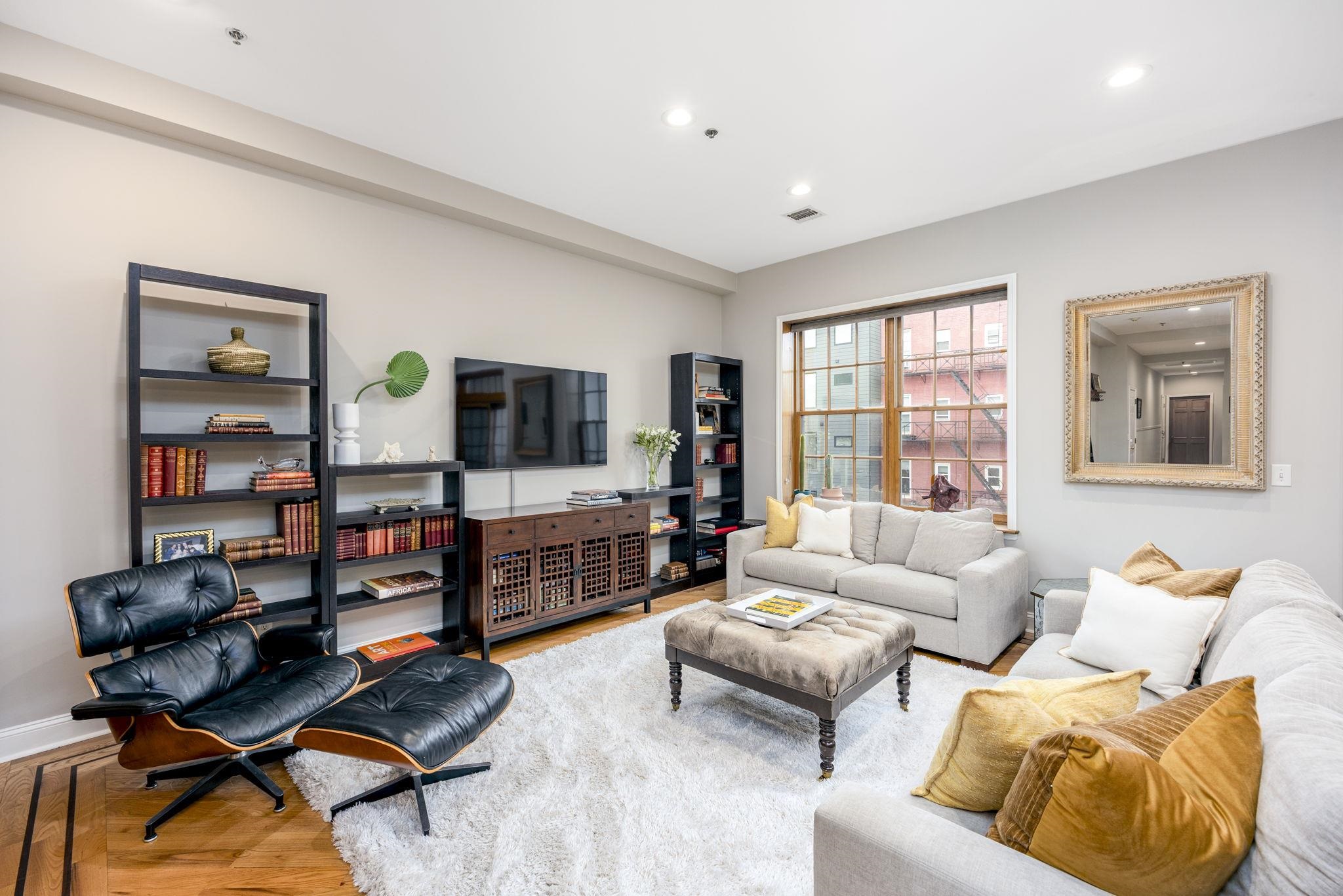 405 JEFFERSON ST Unit: 2