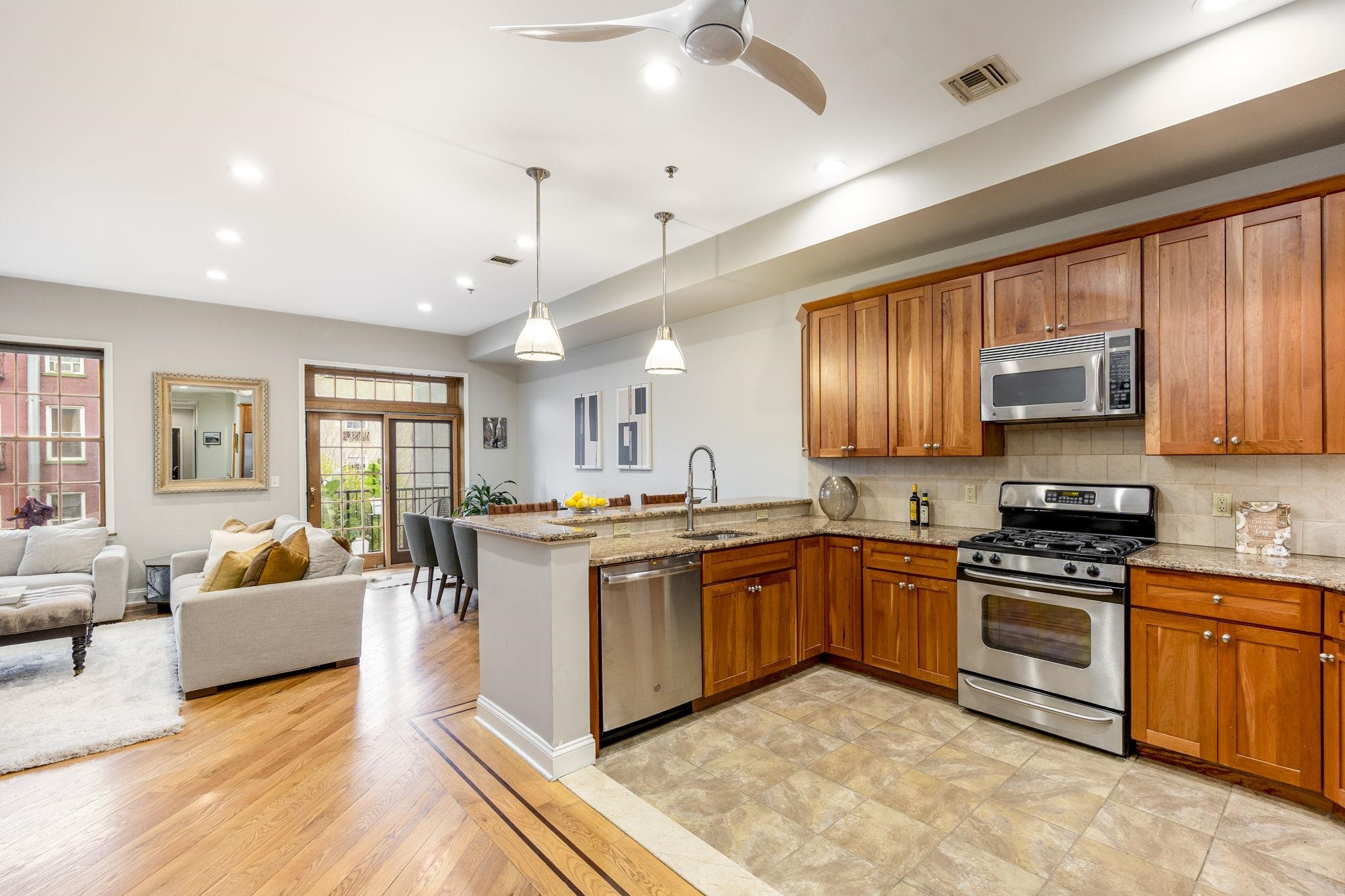 405 JEFFERSON ST Unit: 2