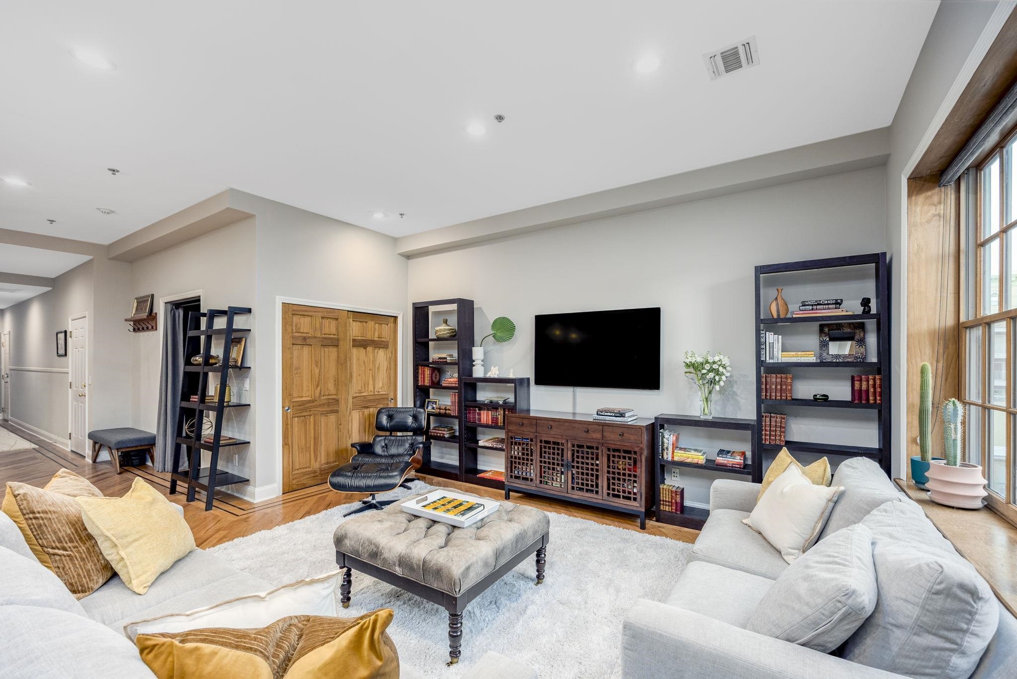 405 JEFFERSON ST Unit: 2