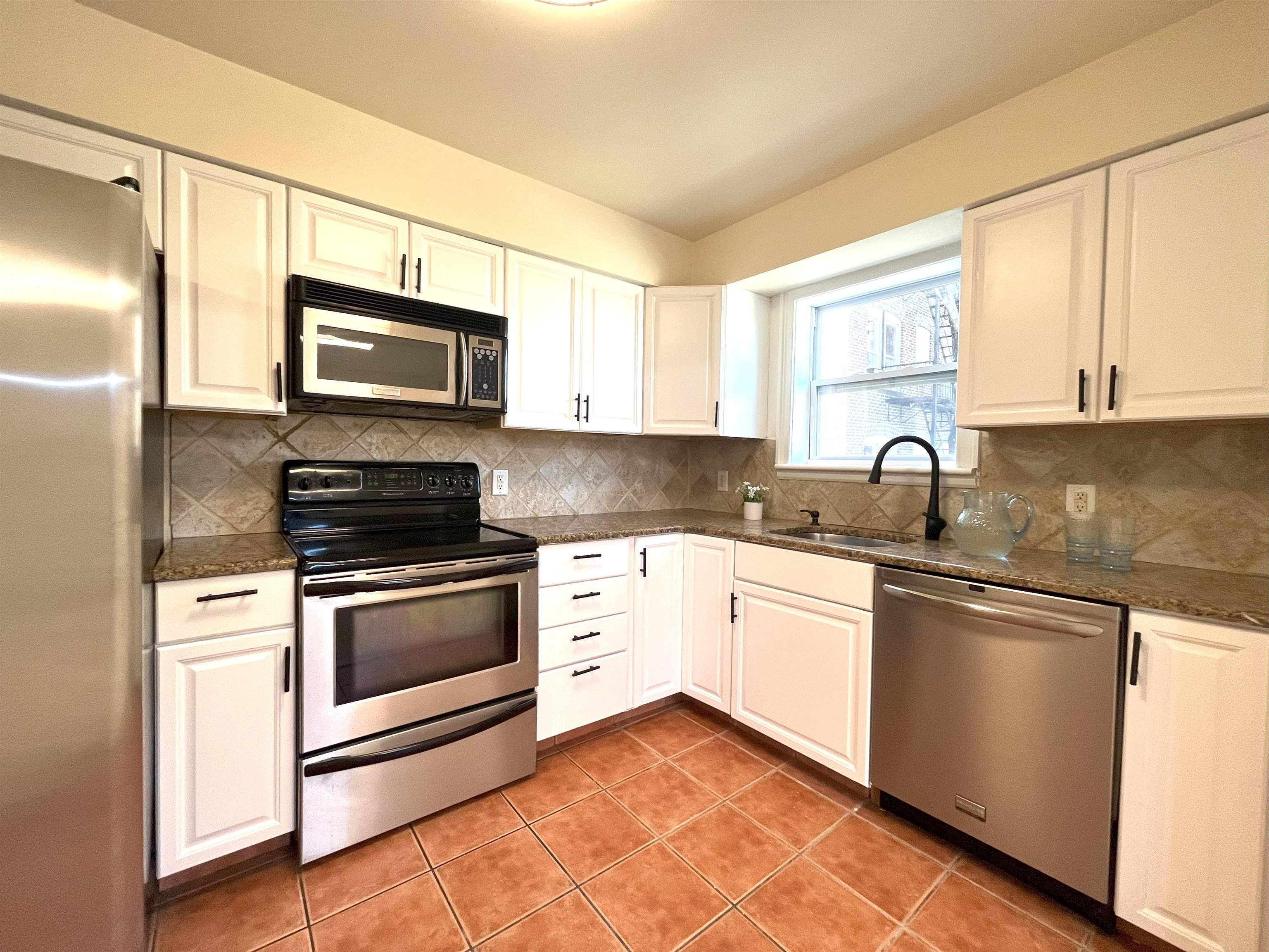 214 70TH ST Unit: 1B