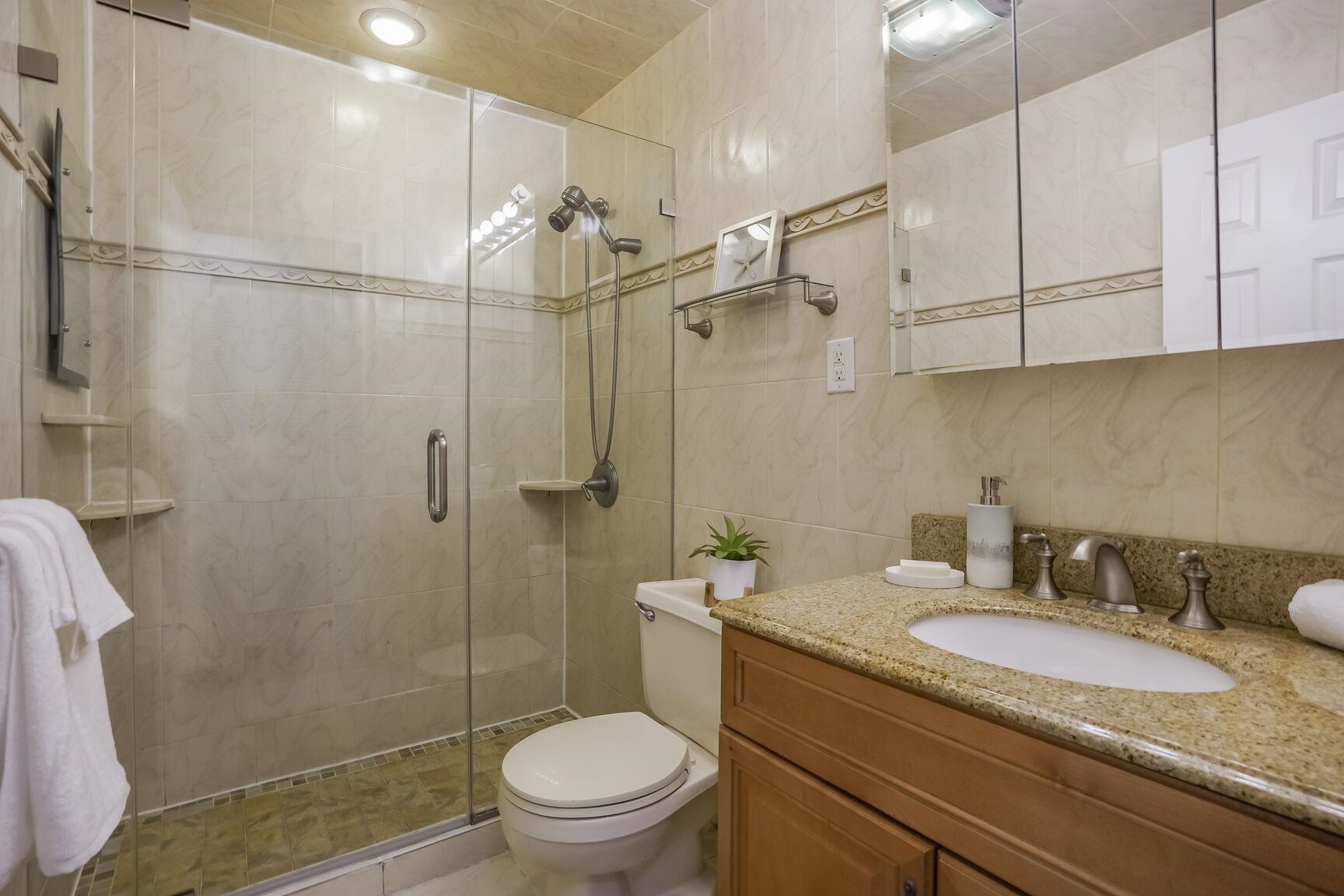 214 70TH ST Unit: 1B