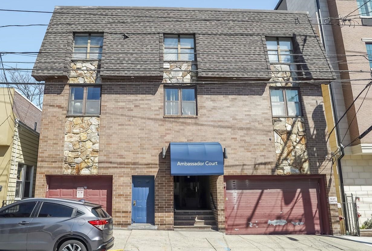 214 70TH ST Unit: 1B