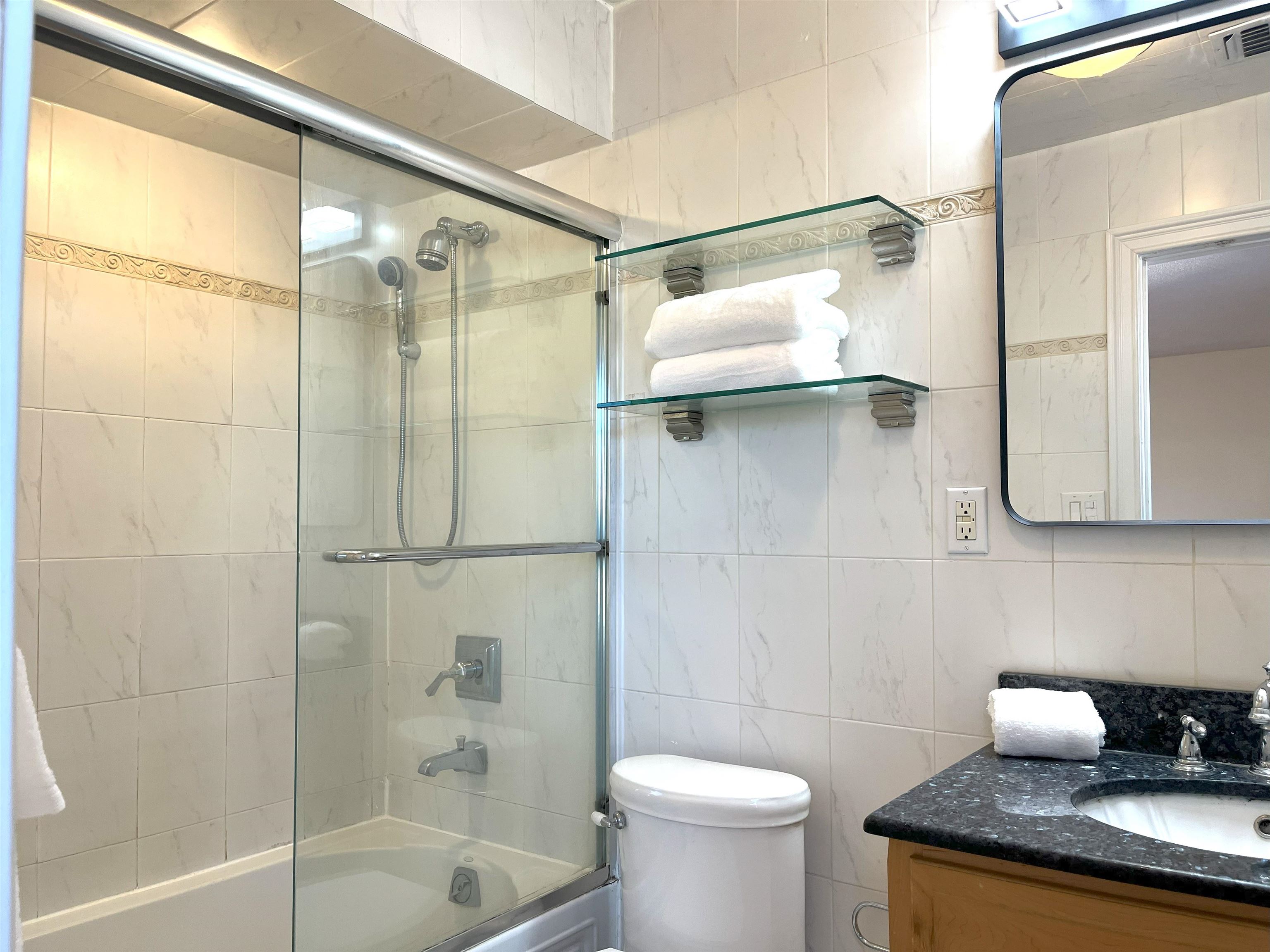 214 70TH ST Unit: 1B