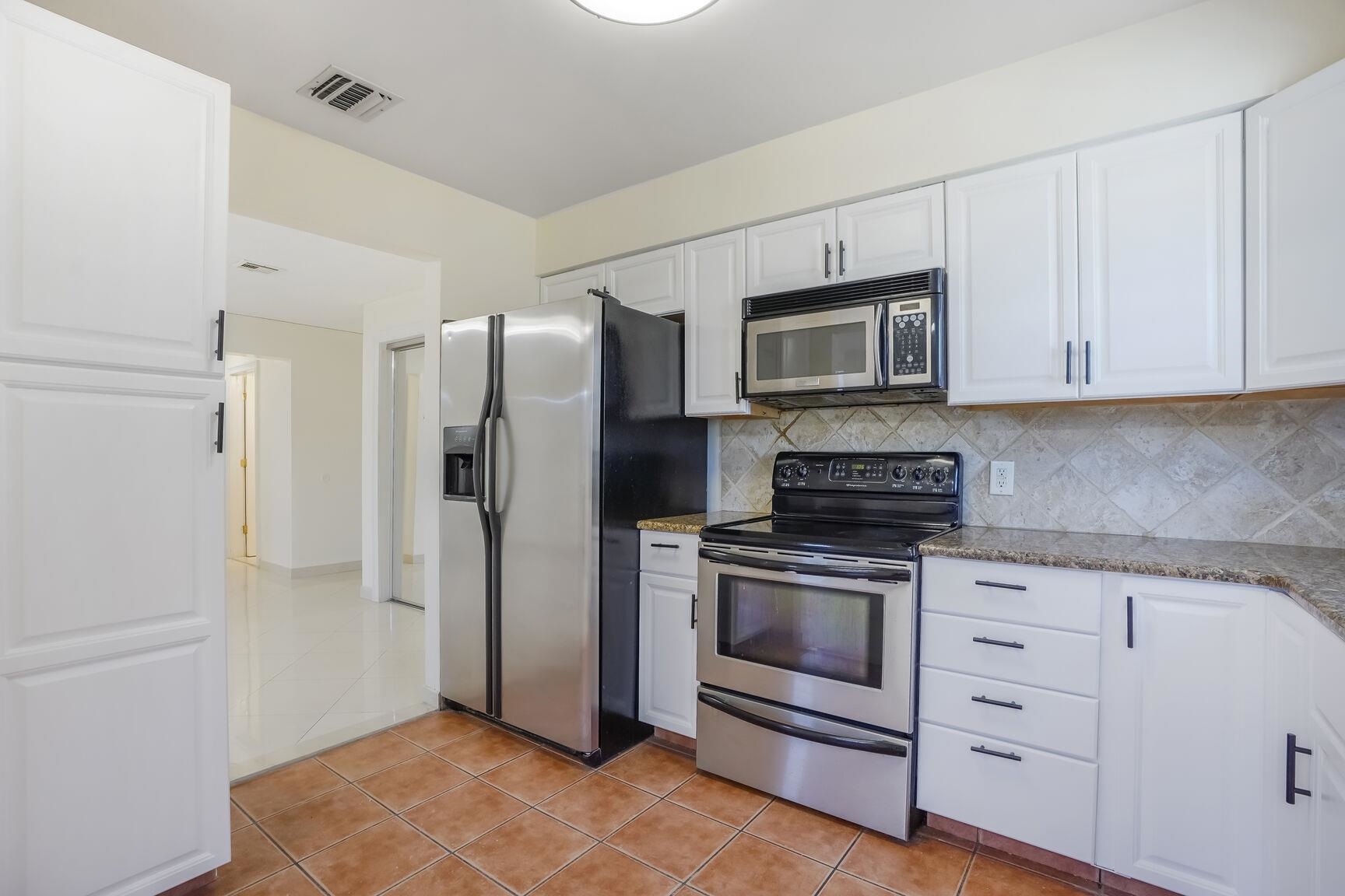 214 70TH ST Unit: 1B