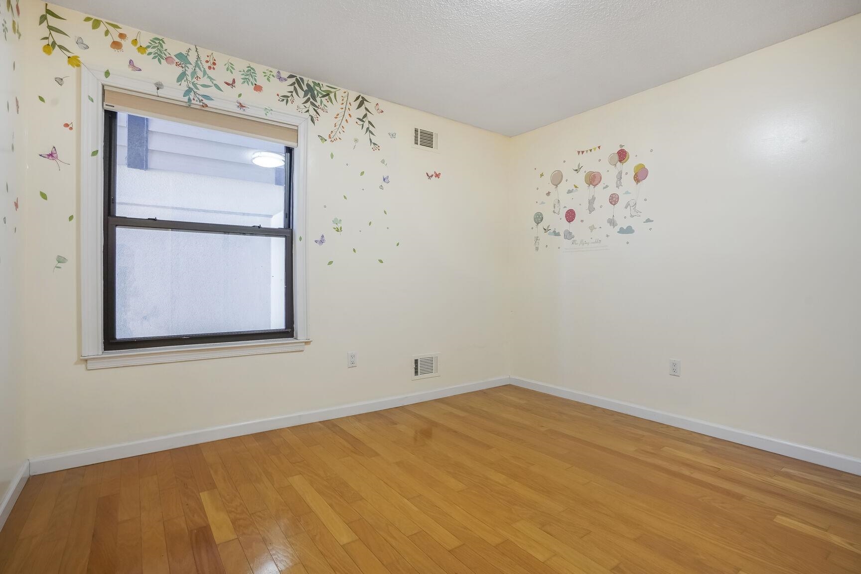 214 70TH ST Unit: 1B