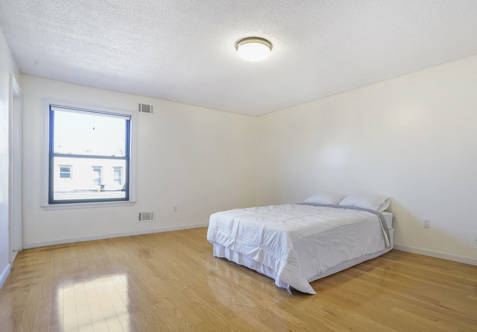 214 70TH ST Unit: 1B