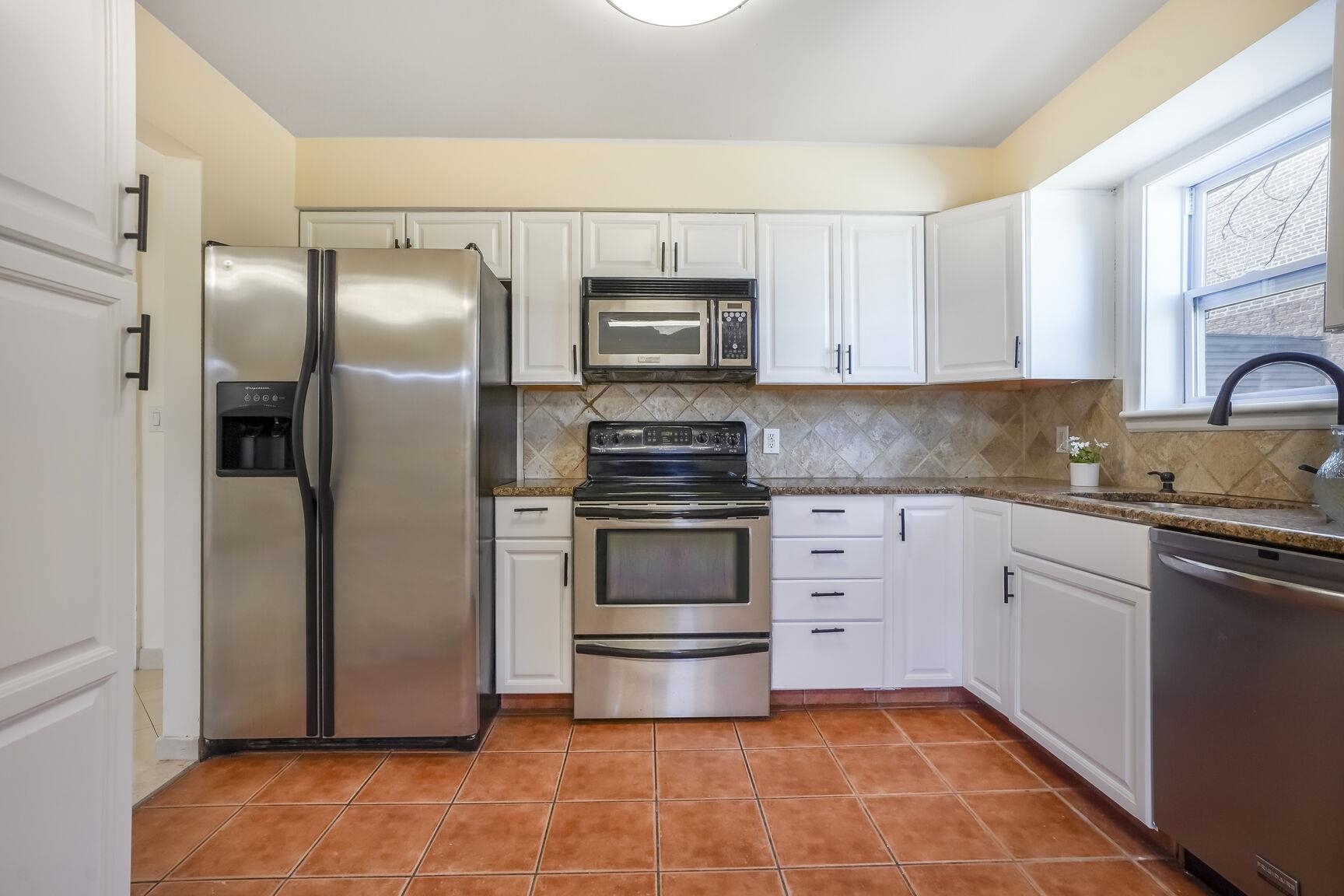 214 70TH ST Unit: 1B