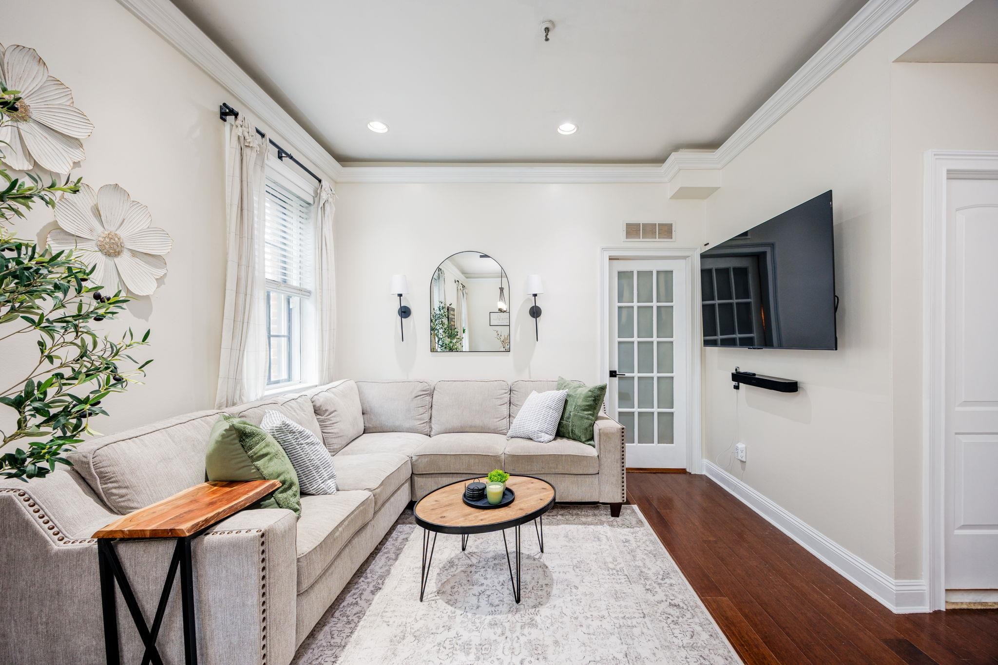 227 CHRISTOPHER COLUMBUS DR Unit: 105b
