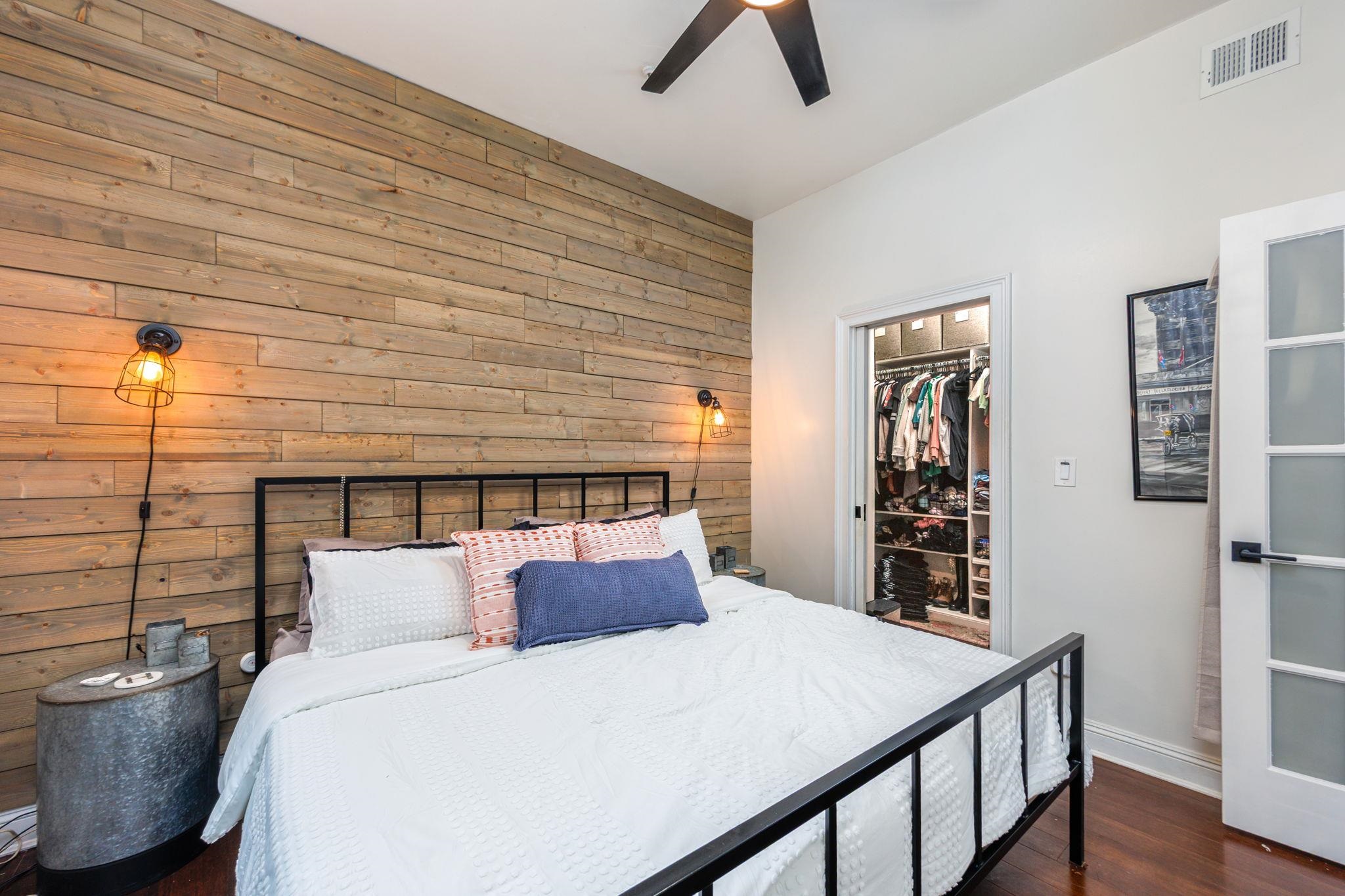 227 CHRISTOPHER COLUMBUS DR Unit: 105b