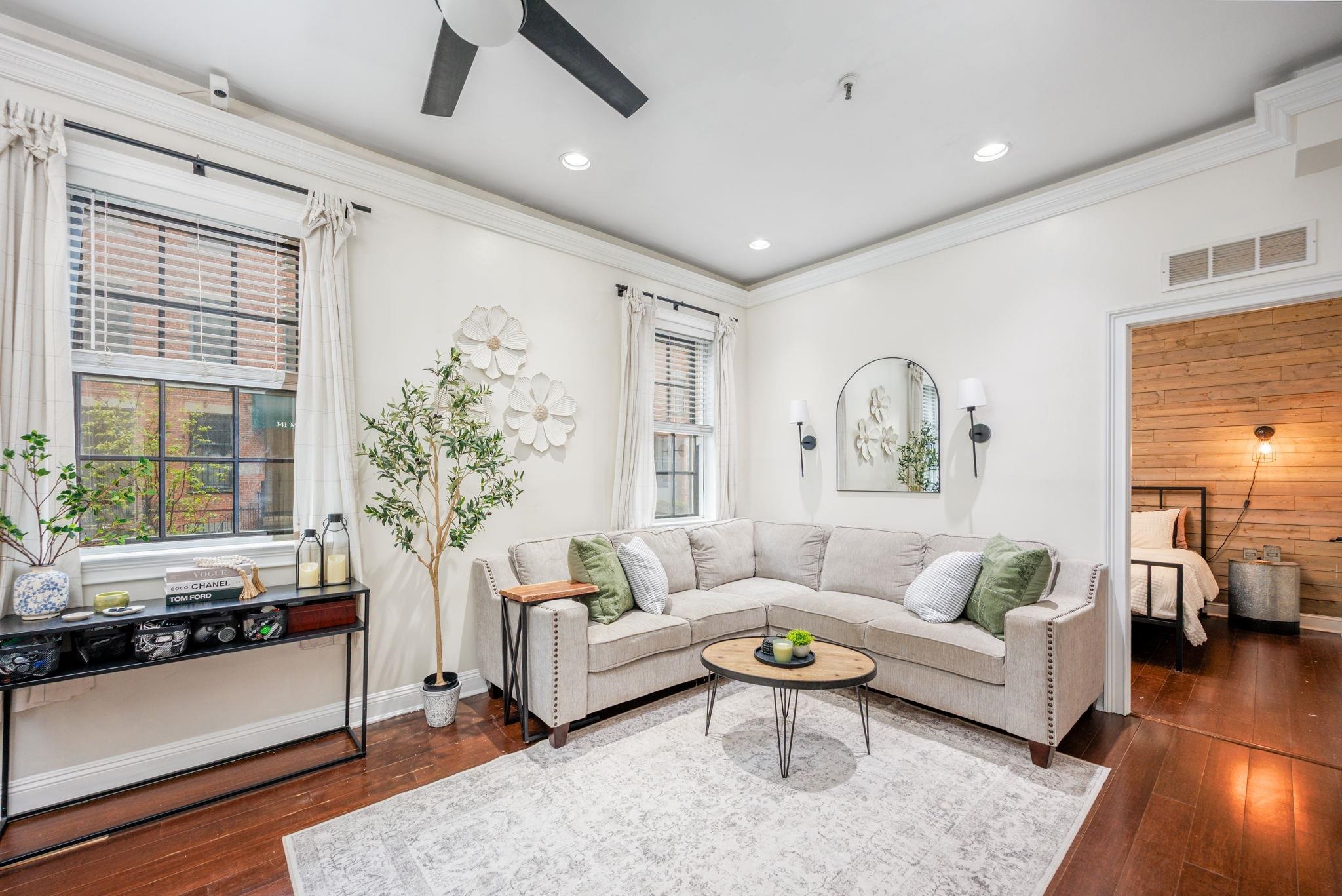 227 CHRISTOPHER COLUMBUS DR Unit: 105b