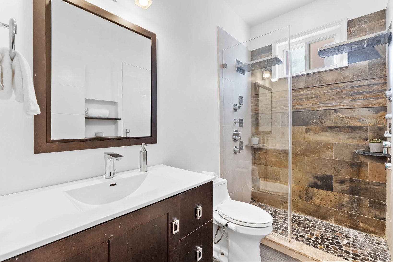 579 PALISADE AVE Unit: 1