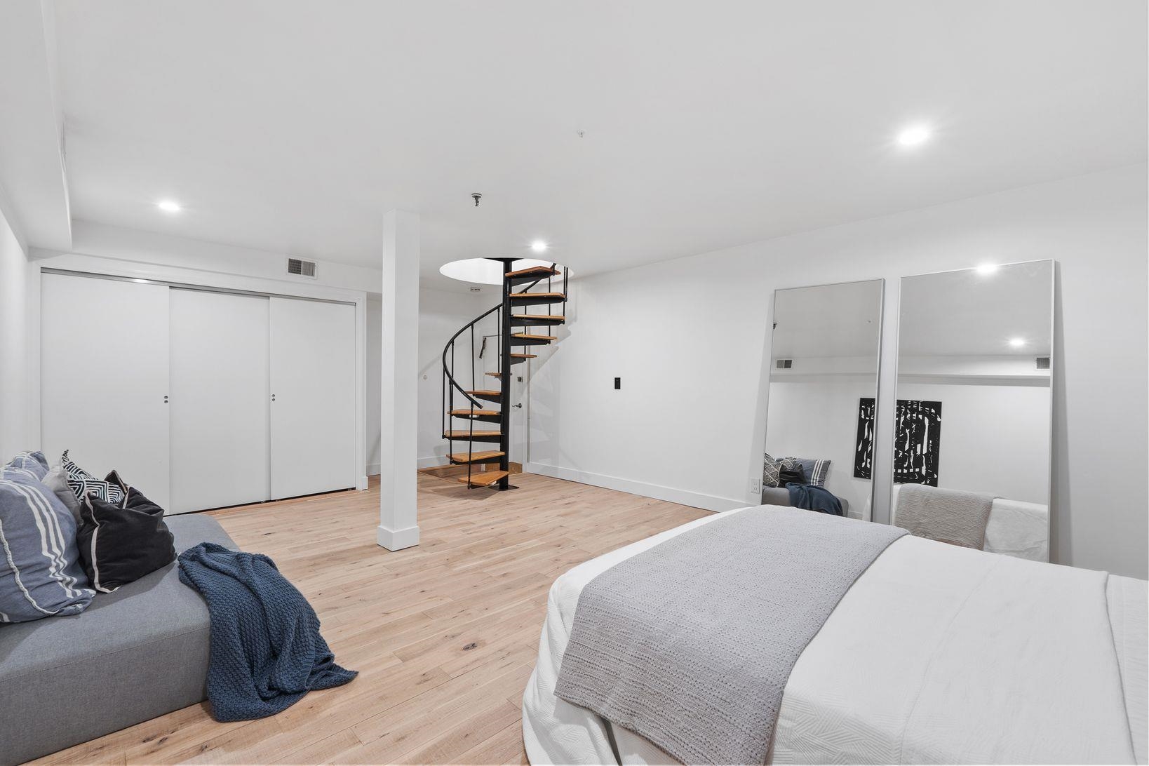 579 PALISADE AVE Unit: 1