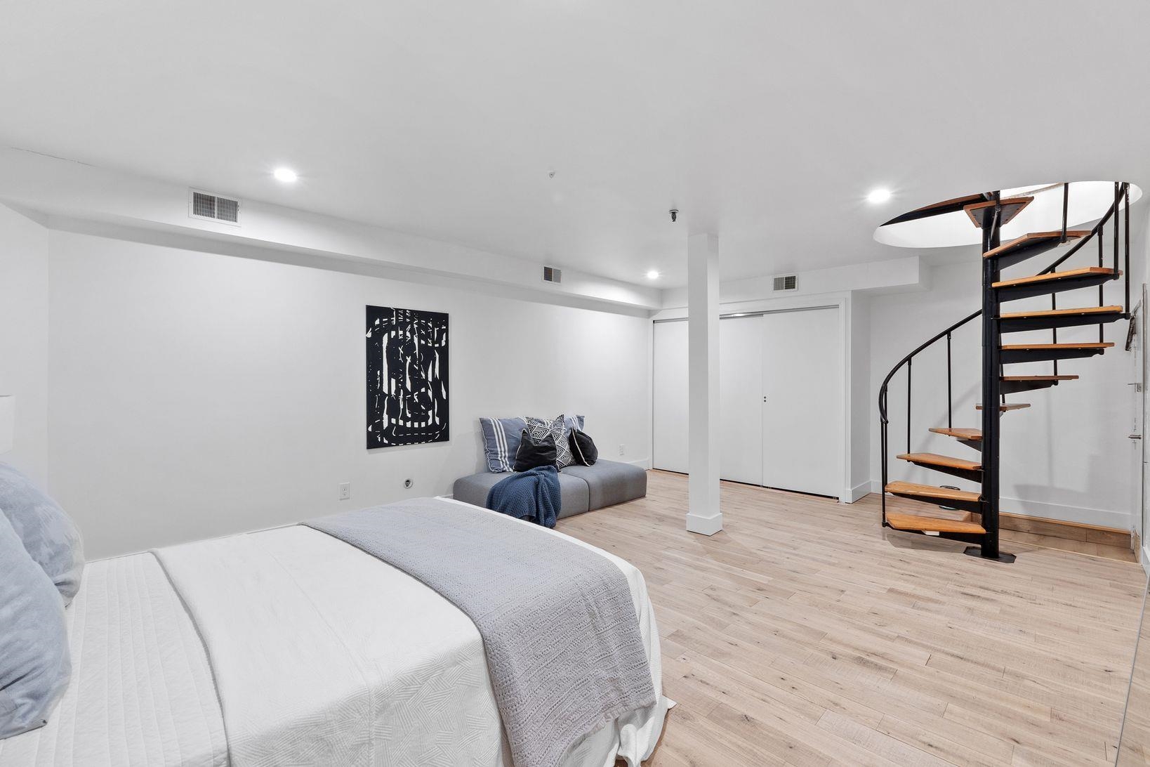 579 PALISADE AVE Unit: 1