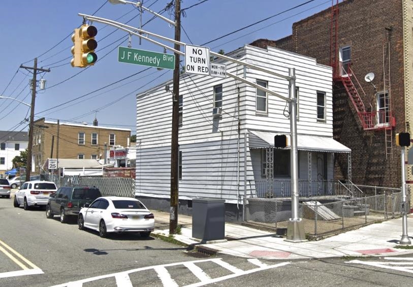 1583 KENNEDY BLVD