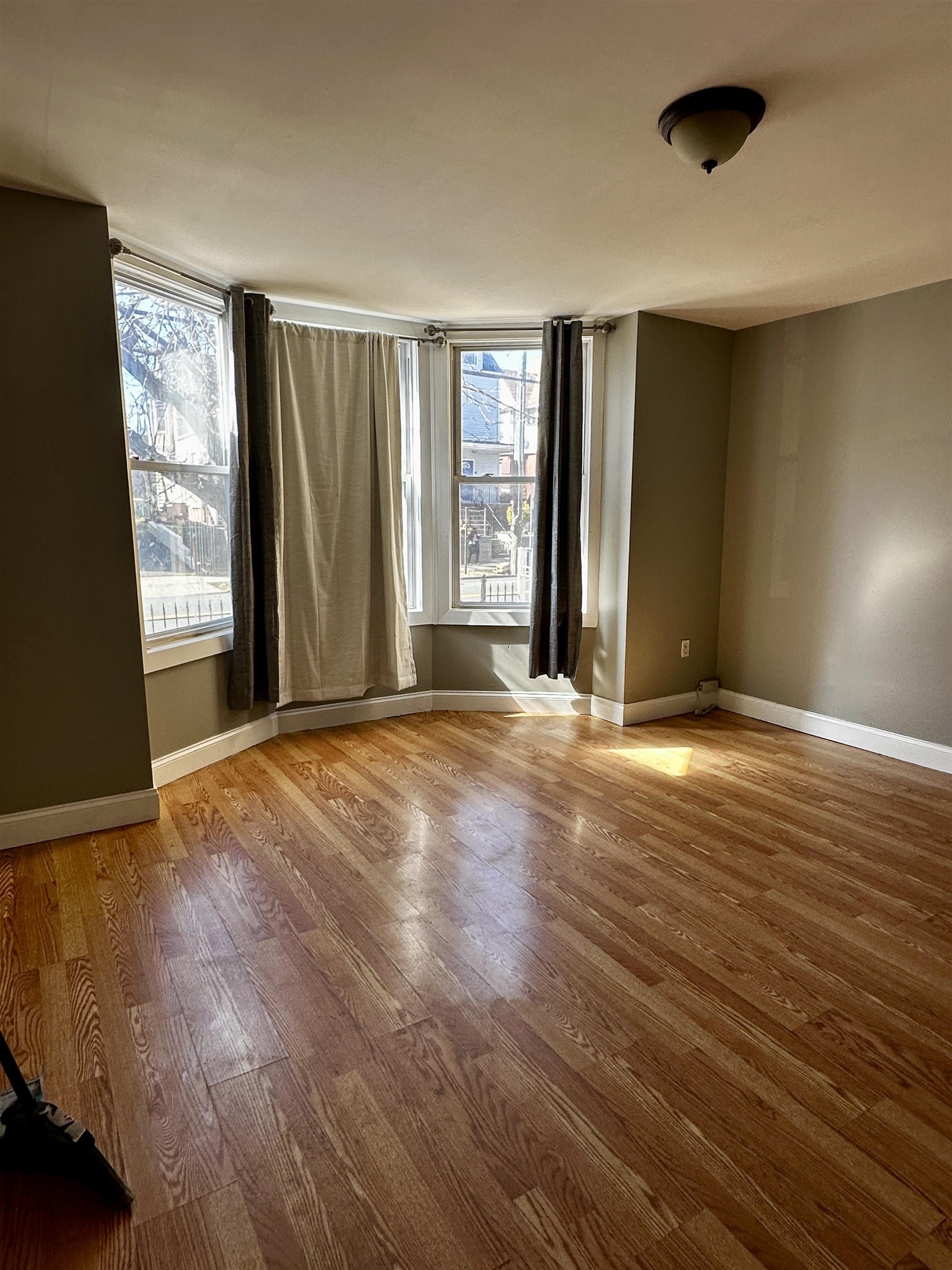 741 SUMMER AVE Unit: 1