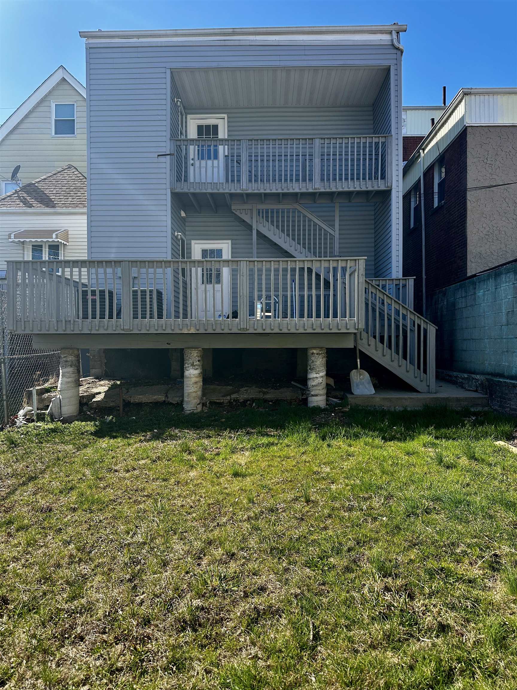 741 SUMMER AVE Unit: 1