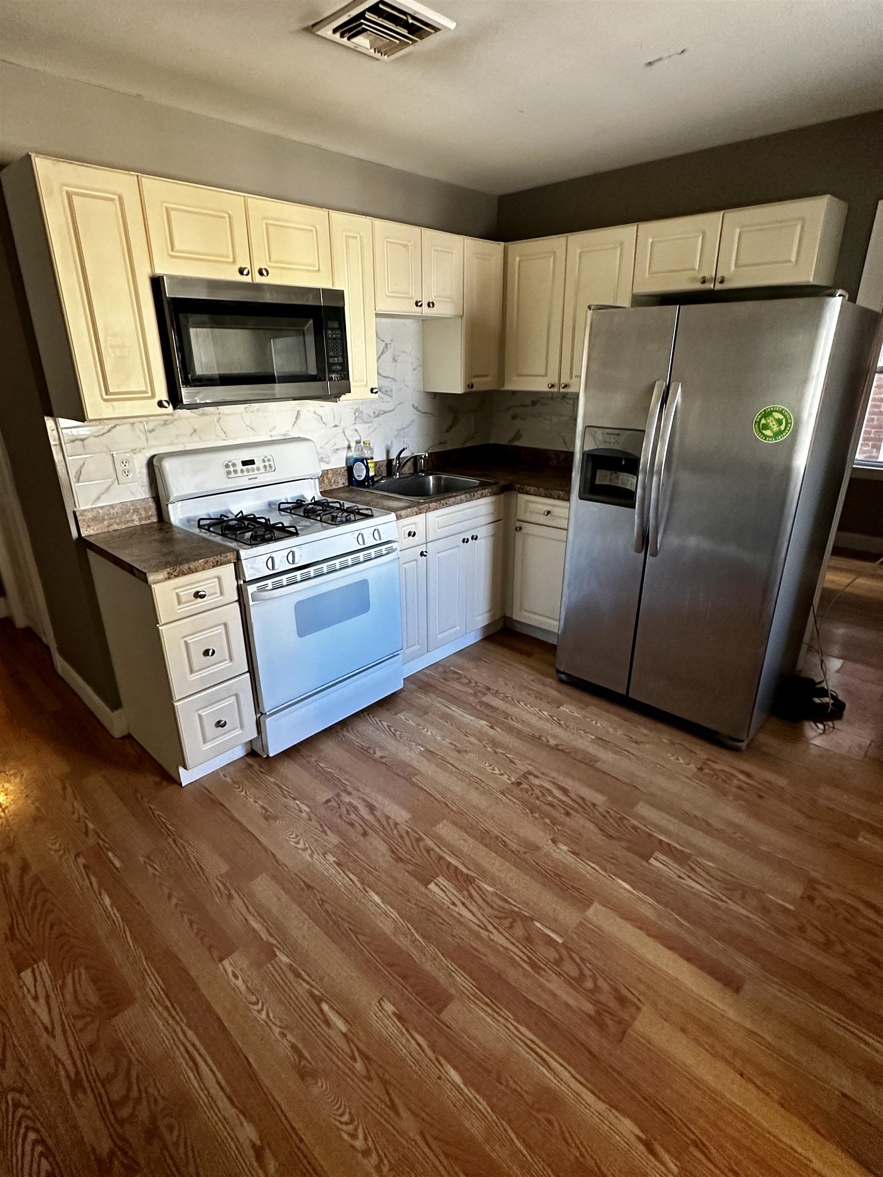 741 SUMMER AVE Unit: 1