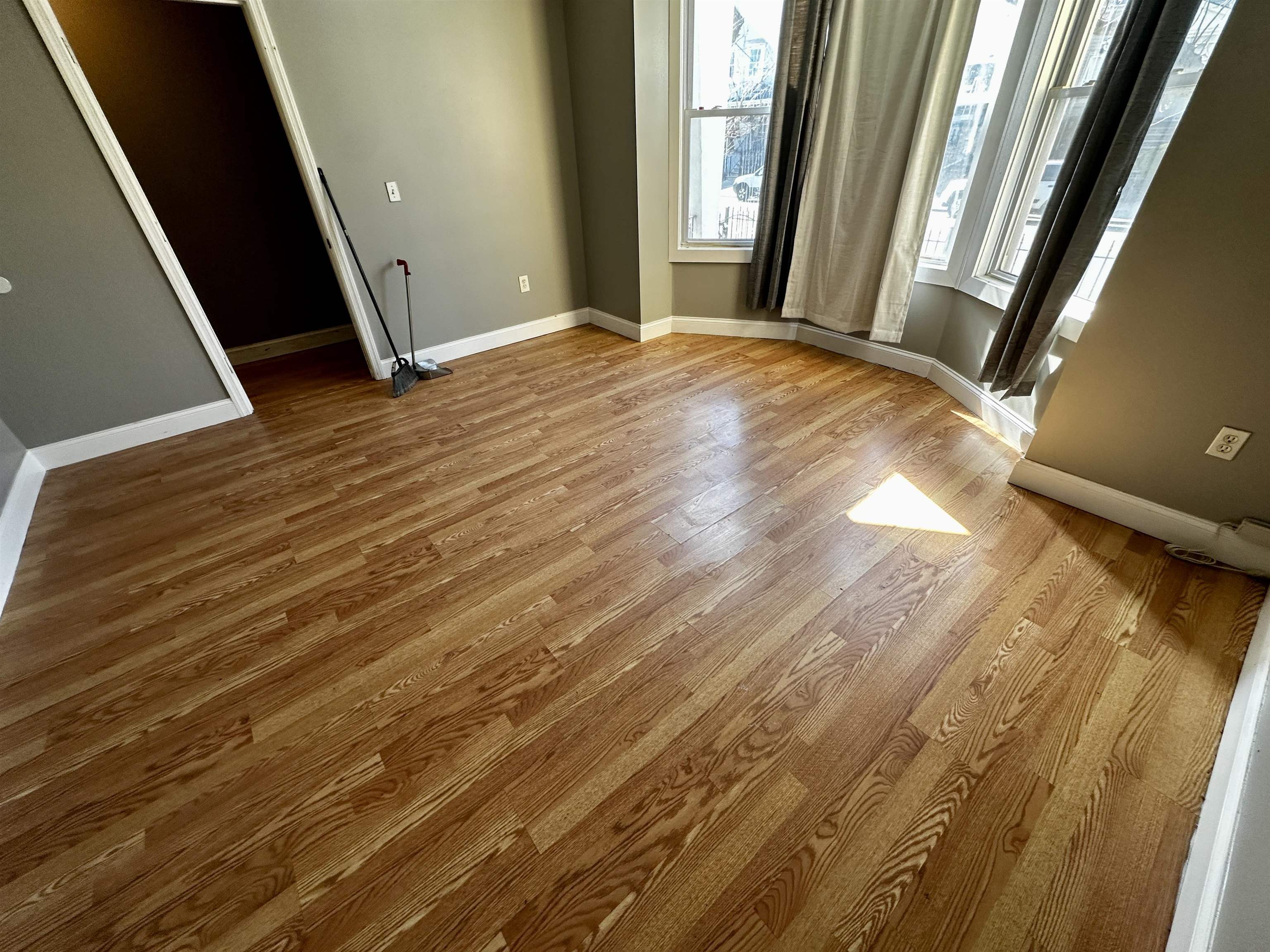 741 SUMMER AVE Unit: 1