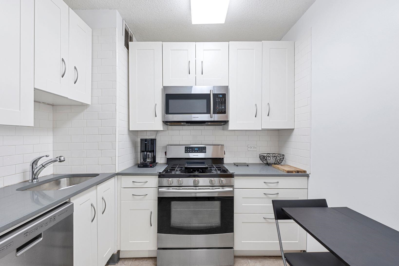 45 RIVER DR SOUTH Unit: 715