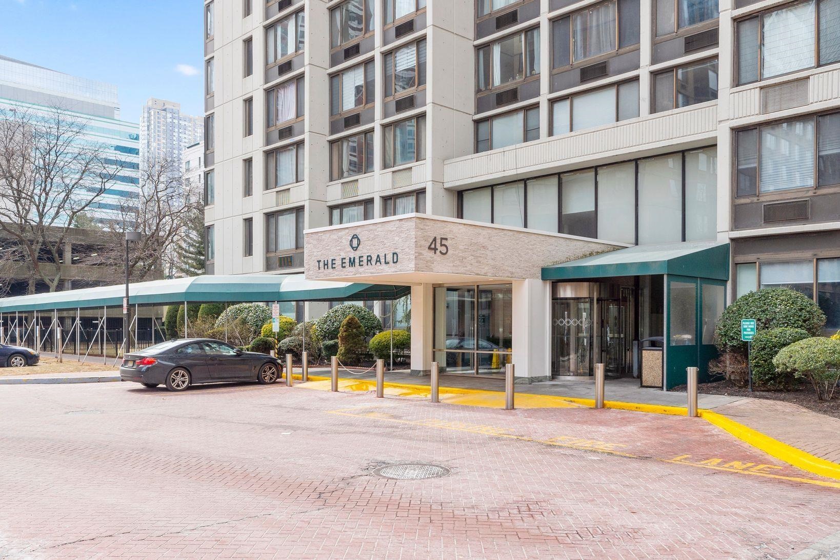 45 RIVER DR SOUTH Unit: 715