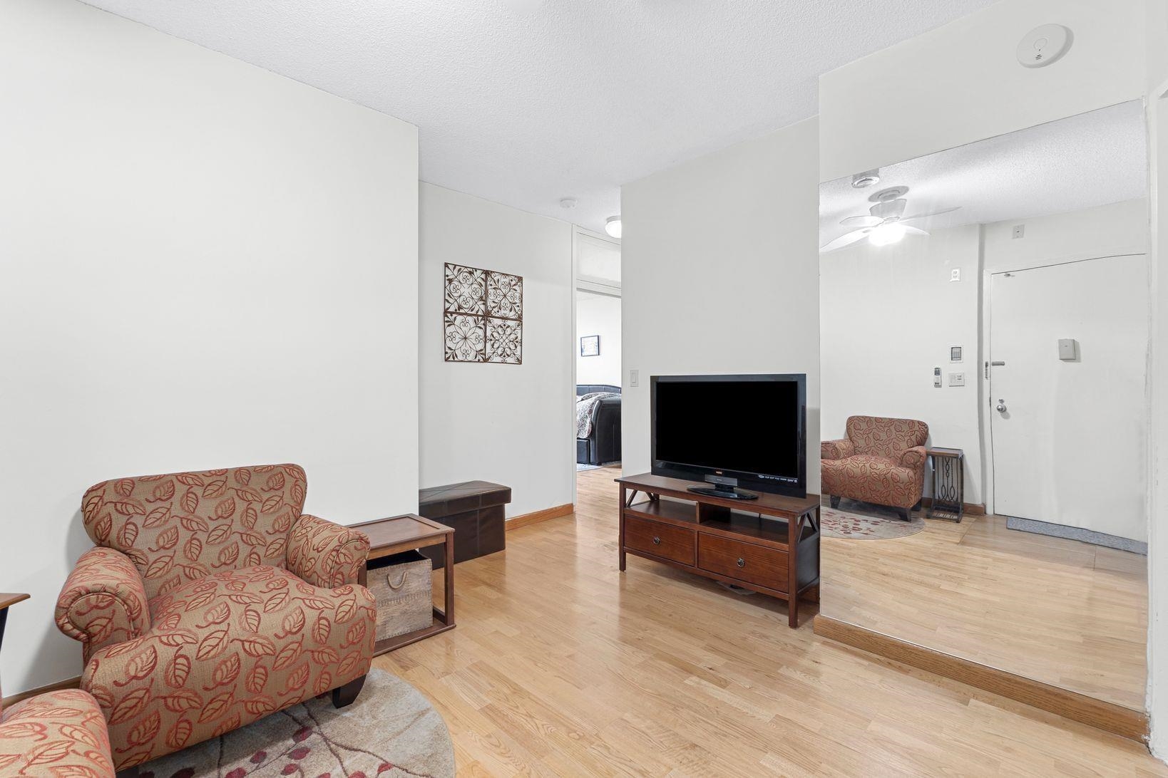 45 RIVER DR SOUTH Unit: 715